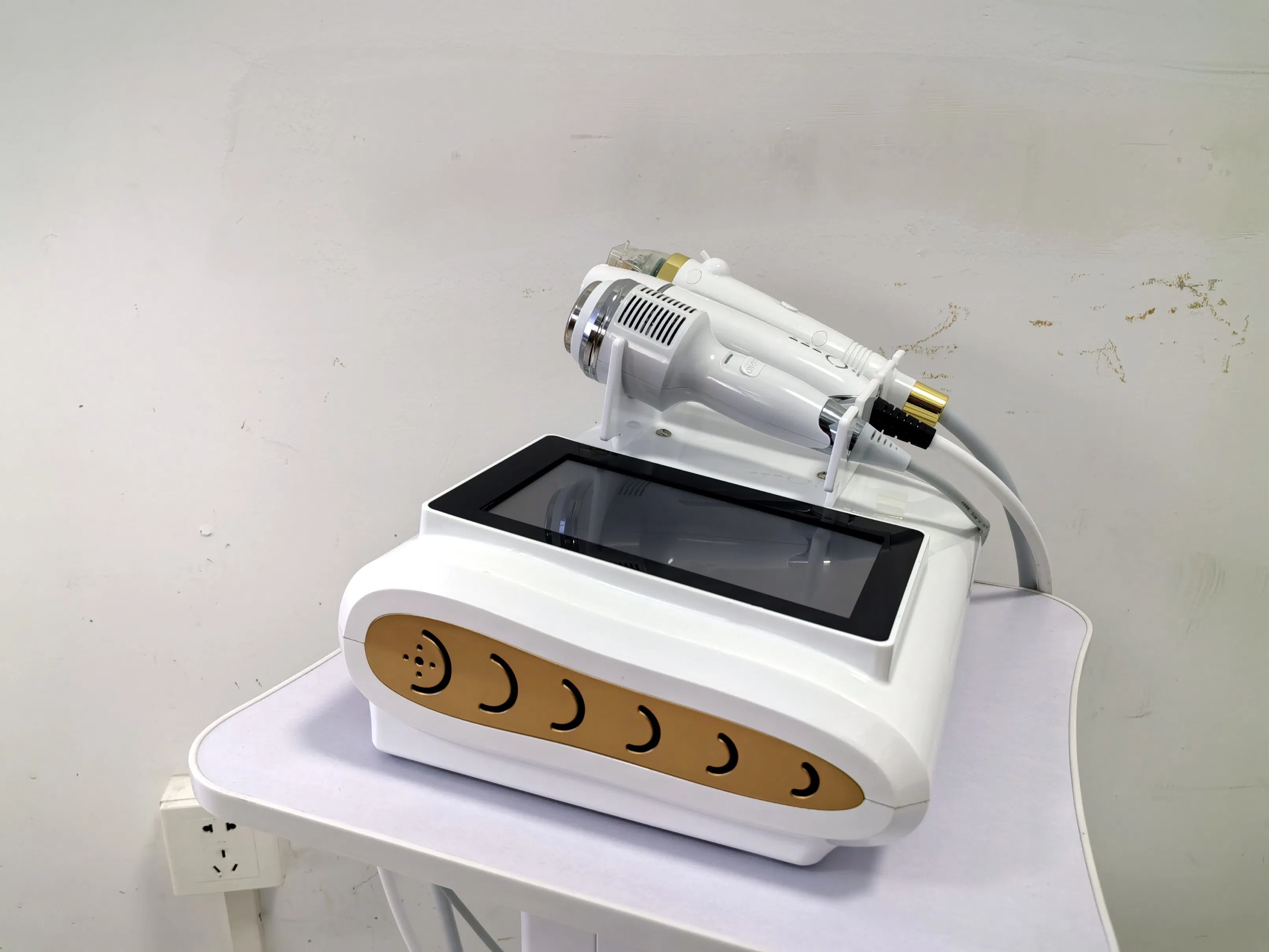 Precision 3-in-1 Gold RF-Hifu Microneedle Wrinkle Reduction System