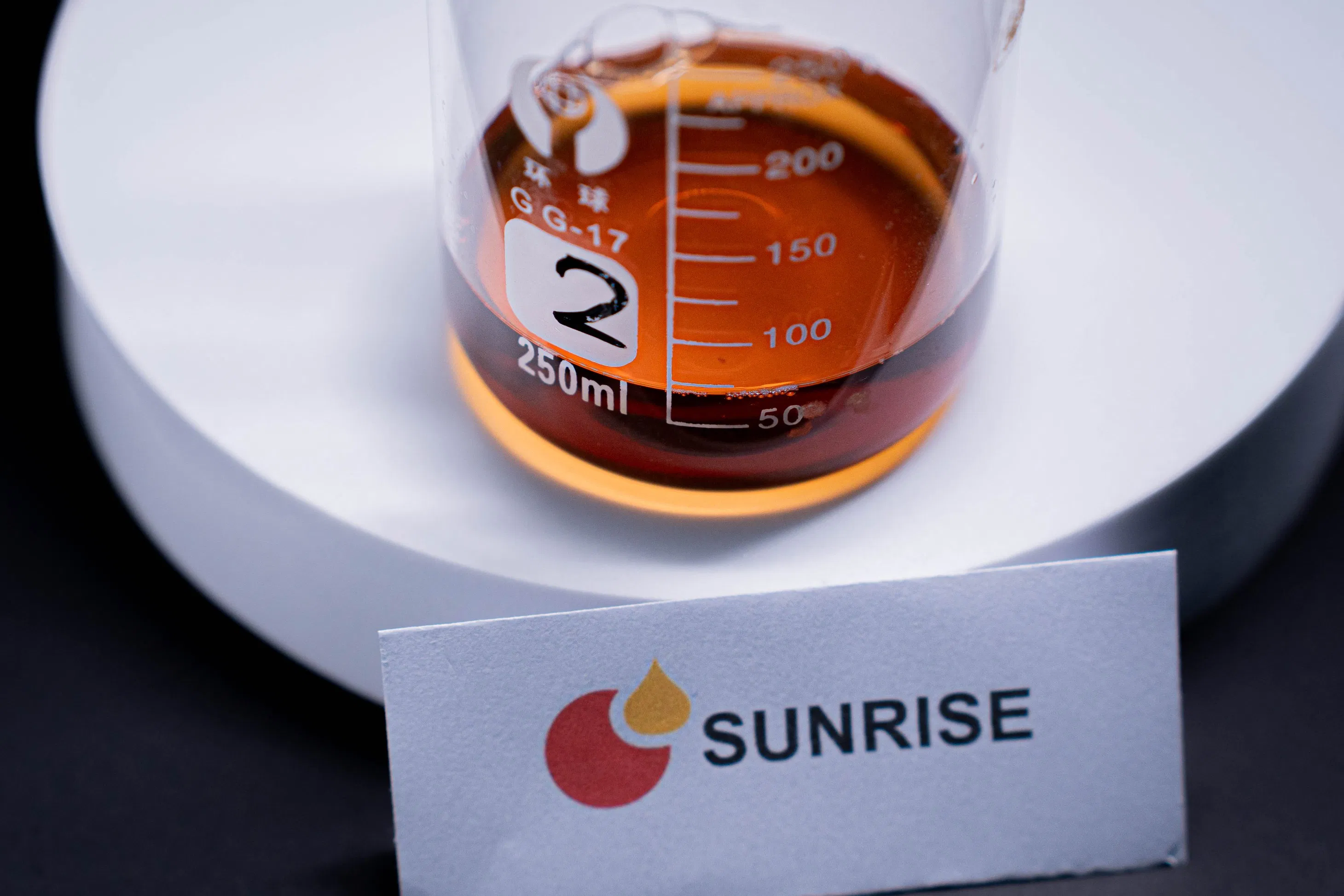 SR-101A Inibidor de Corrosão Solúvel em Água de Grau Industrial Especial para Unidades de Destilação Atmosférica e a Vácuo de Refinarias com Alta Taxa de Inibição de Corrosão