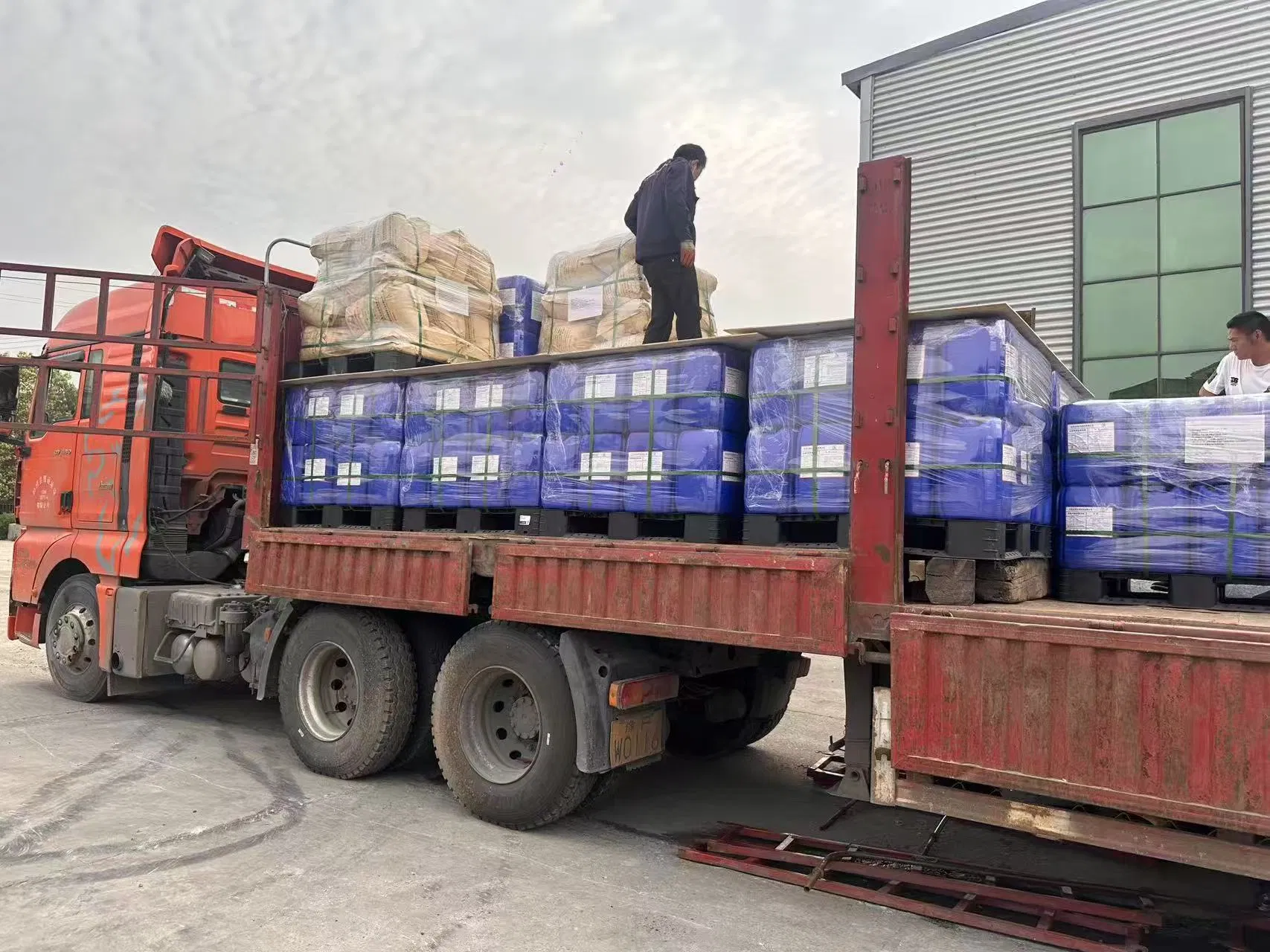 Proteja Equipamentos Subterrâneos com Ds-9: O Inibidor de Corrosão de Alta Temperatura, Biodegradável e Livre de Aldeídos para Operações de Acidificação em Poços de Petróleo e Água