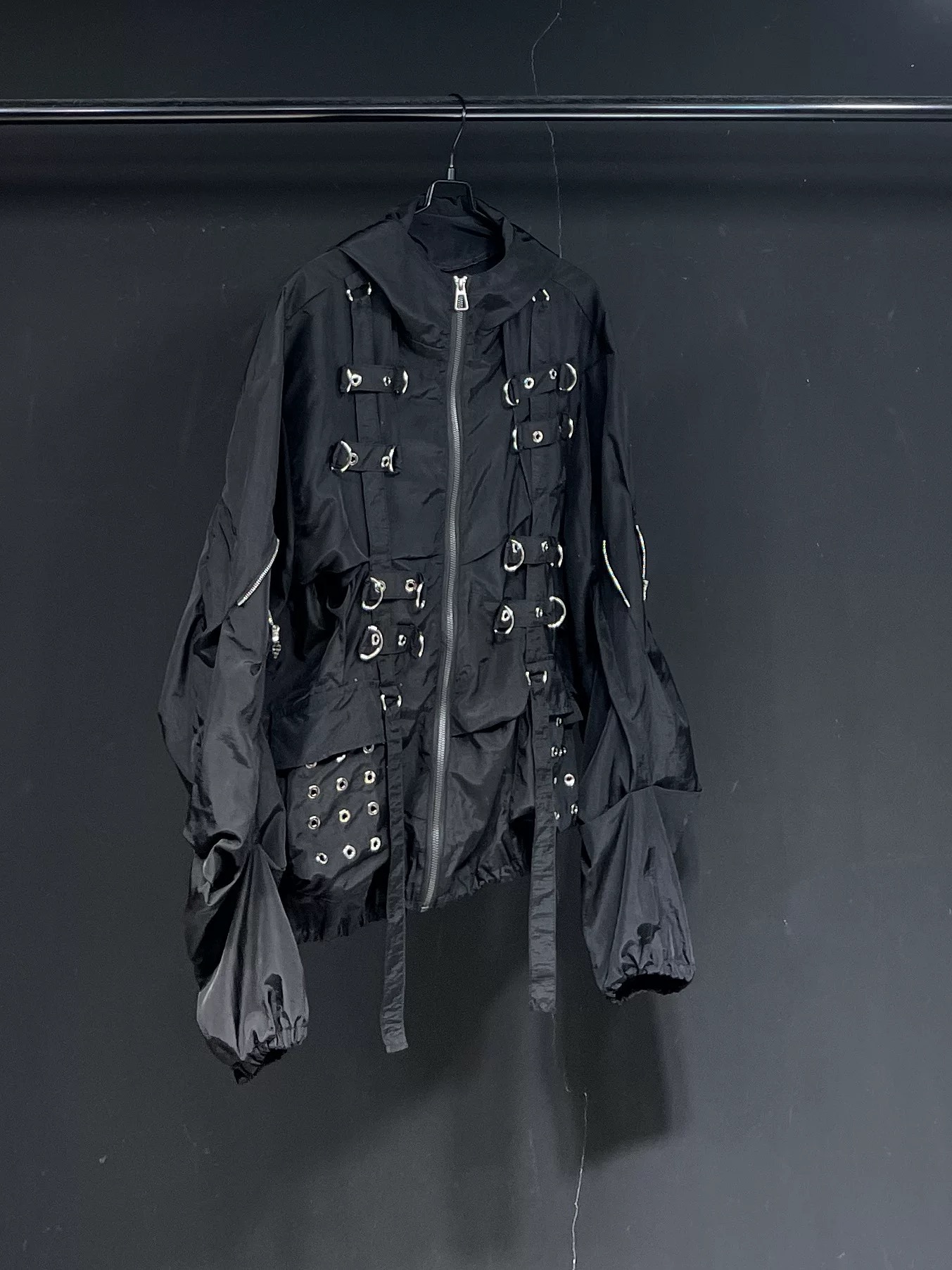 Custom Made Design Black Nylon Fabric Straps Pockets Rivet Softshell Windbreaker tactical Rain Waterproof Jacket