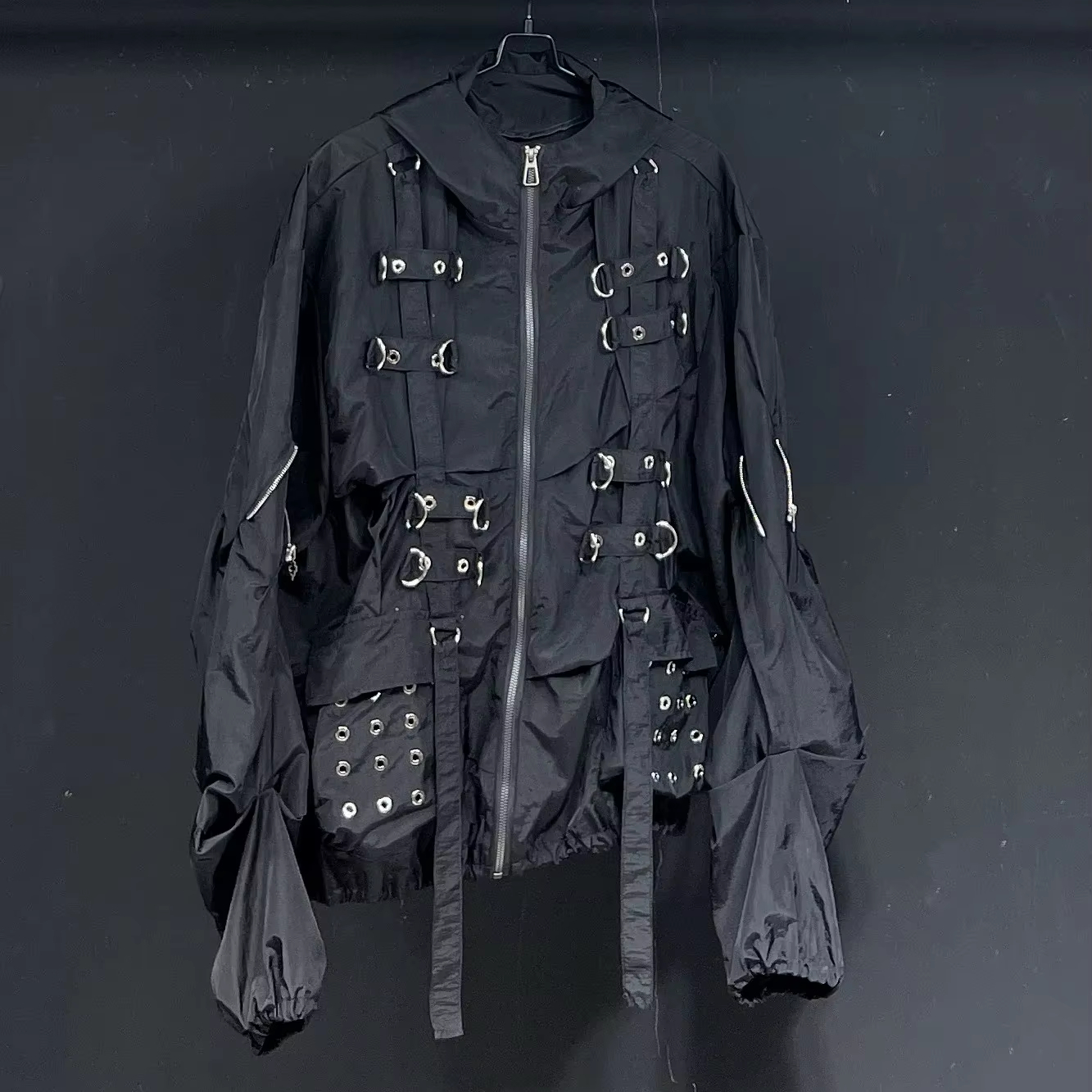 Custom Made Design Black Nylon Fabric Straps Pockets Rivet Softshell Windbreaker tactical Rain Waterproof Jacket
