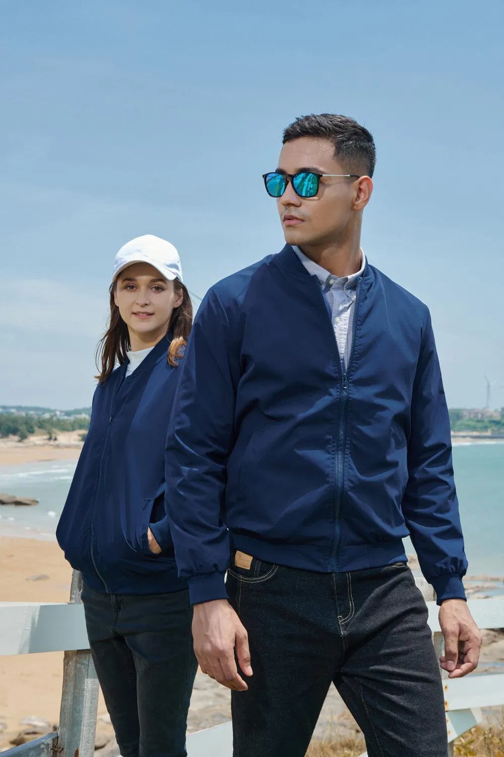 Soft Shell Unisex Windbreaker Jacket Waterproof Lightweight Hooded Hiking Breathable Polyester Nylon Windbreaker Tracksuit