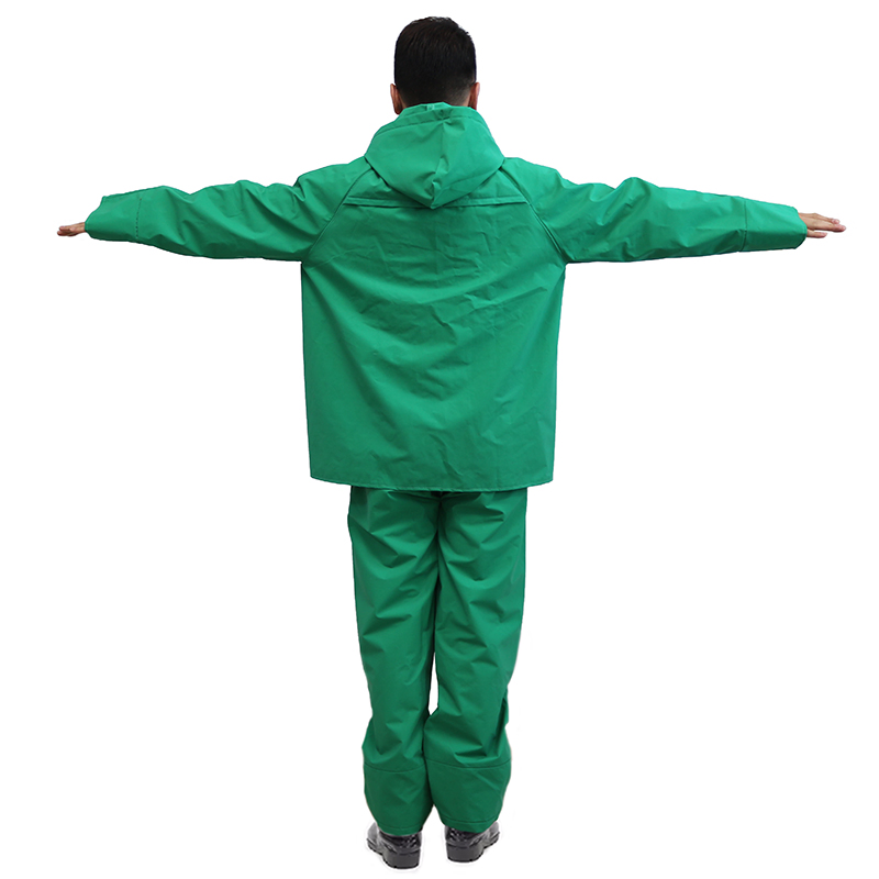 Green PVC Polyester PVC Rainsuit Custom Logo Waterproof Flame Retardant Oil Chemical Resistant Raincoat