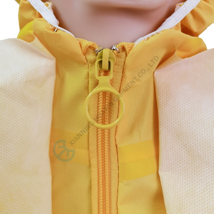 Zipper puller detail