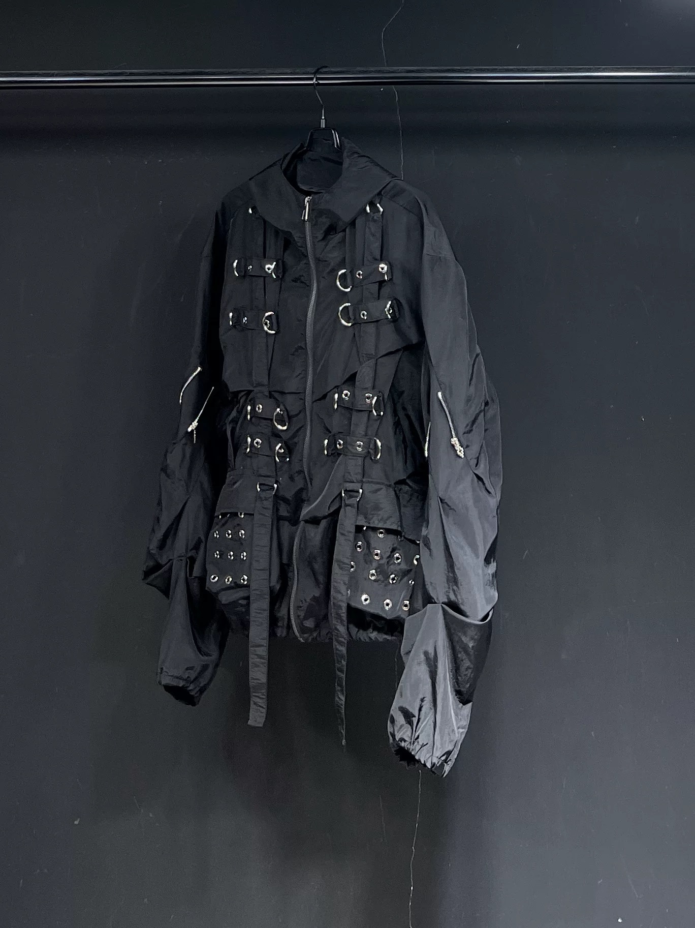 Custom Made Design Black Nylon Fabric Straps Pockets Rivet Softshell Windbreaker tactical Rain Waterproof Jacket