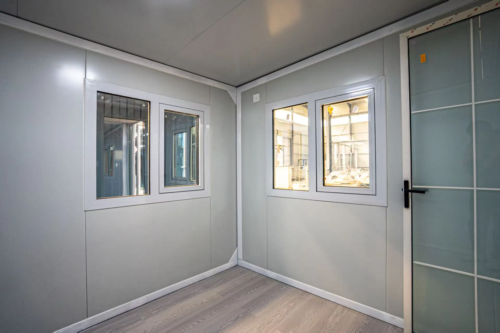 20FT Expandable Prefabricated Container House Double-Wing Modular Unit for Camp, Office &amp; Disaster Relief Container Home Prefab House Portable House