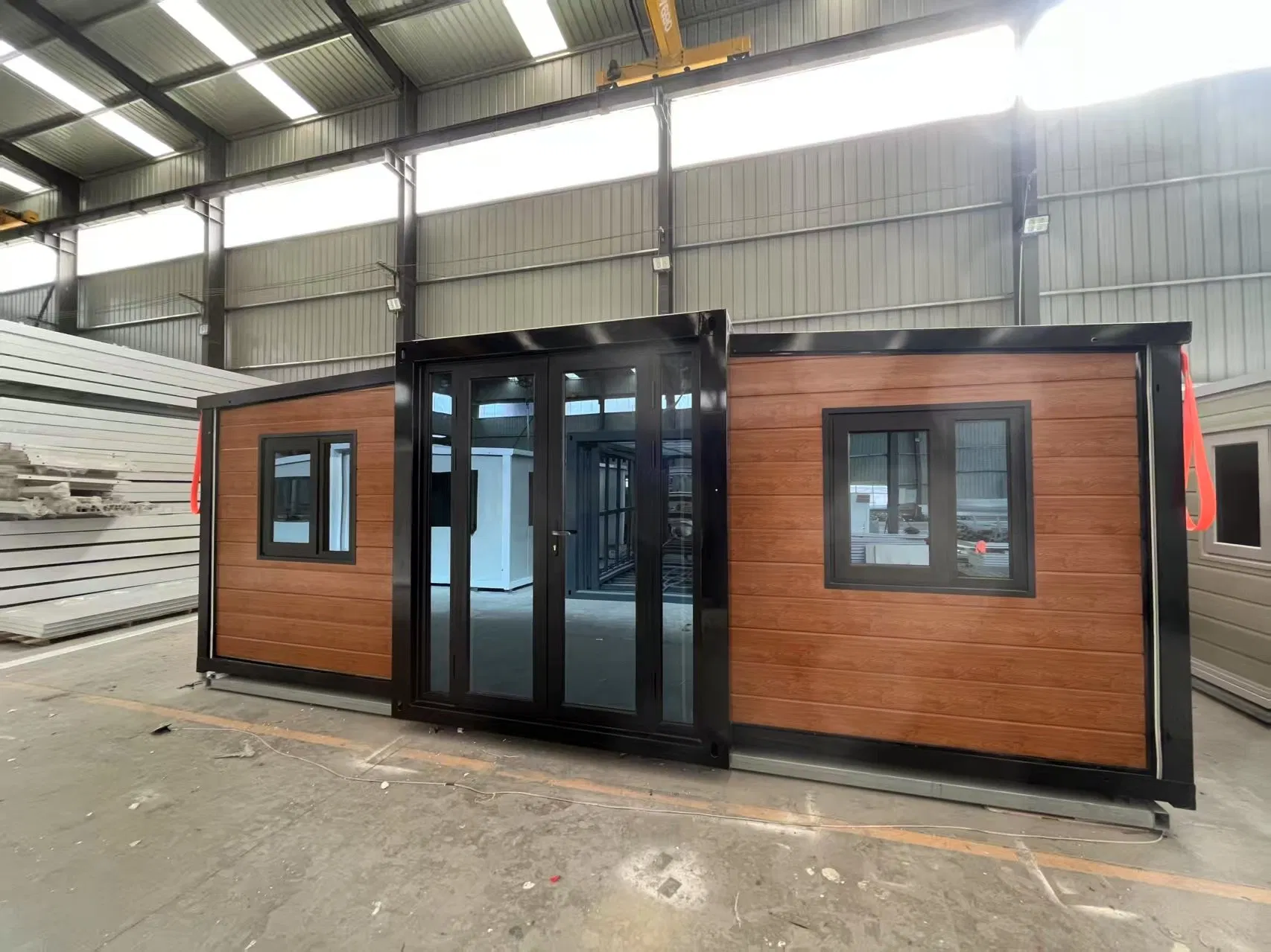 20FT Expandable Prefabricated Container House Double-Wing Modular Unit for Camp, Office &amp; Disaster Relief Container Home Prefab House Portable House