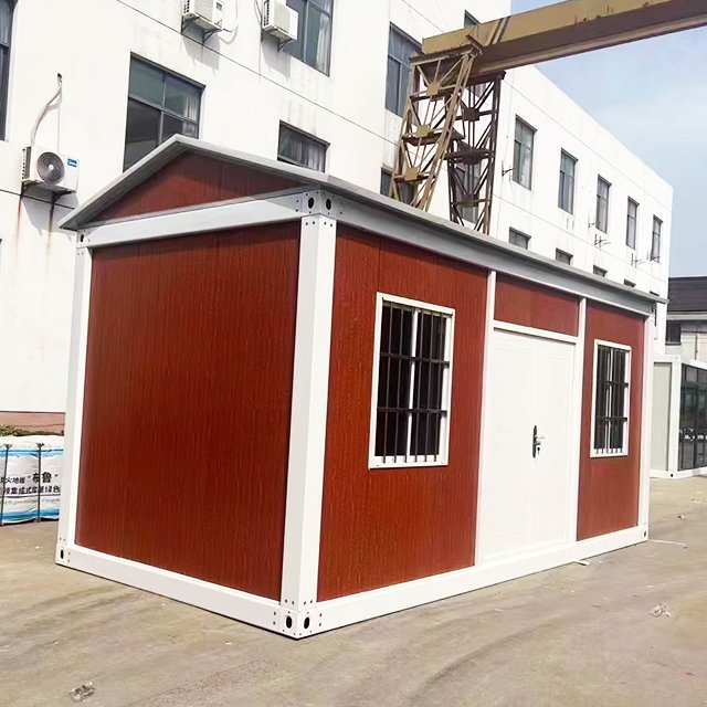 Customized Mobile Container Houses with Roofs, Prefabricated Insulated Modular Houses, Best-Selling Wood Grain Color Suitable for Cold Climates