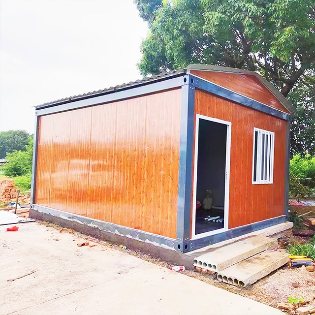 Customized Mobile Container Houses with Roofs, Prefabricated Insulated Modular Houses, Best-Selling Wood Grain Color Suitable for Cold Climates