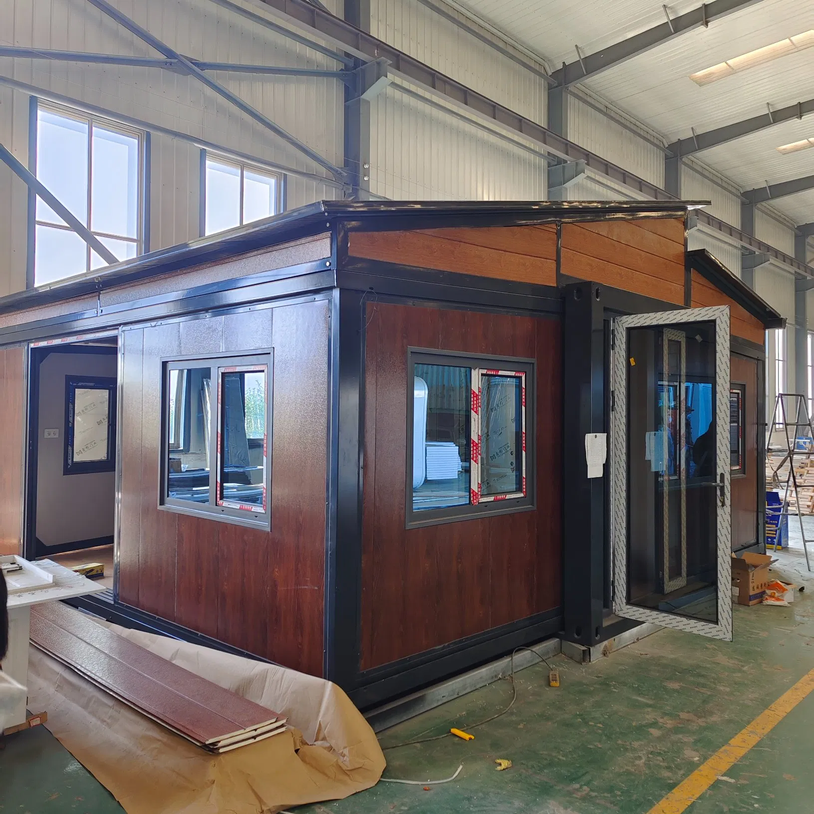 20FT Double-Wing Expandable Container House Luxury Integrated House