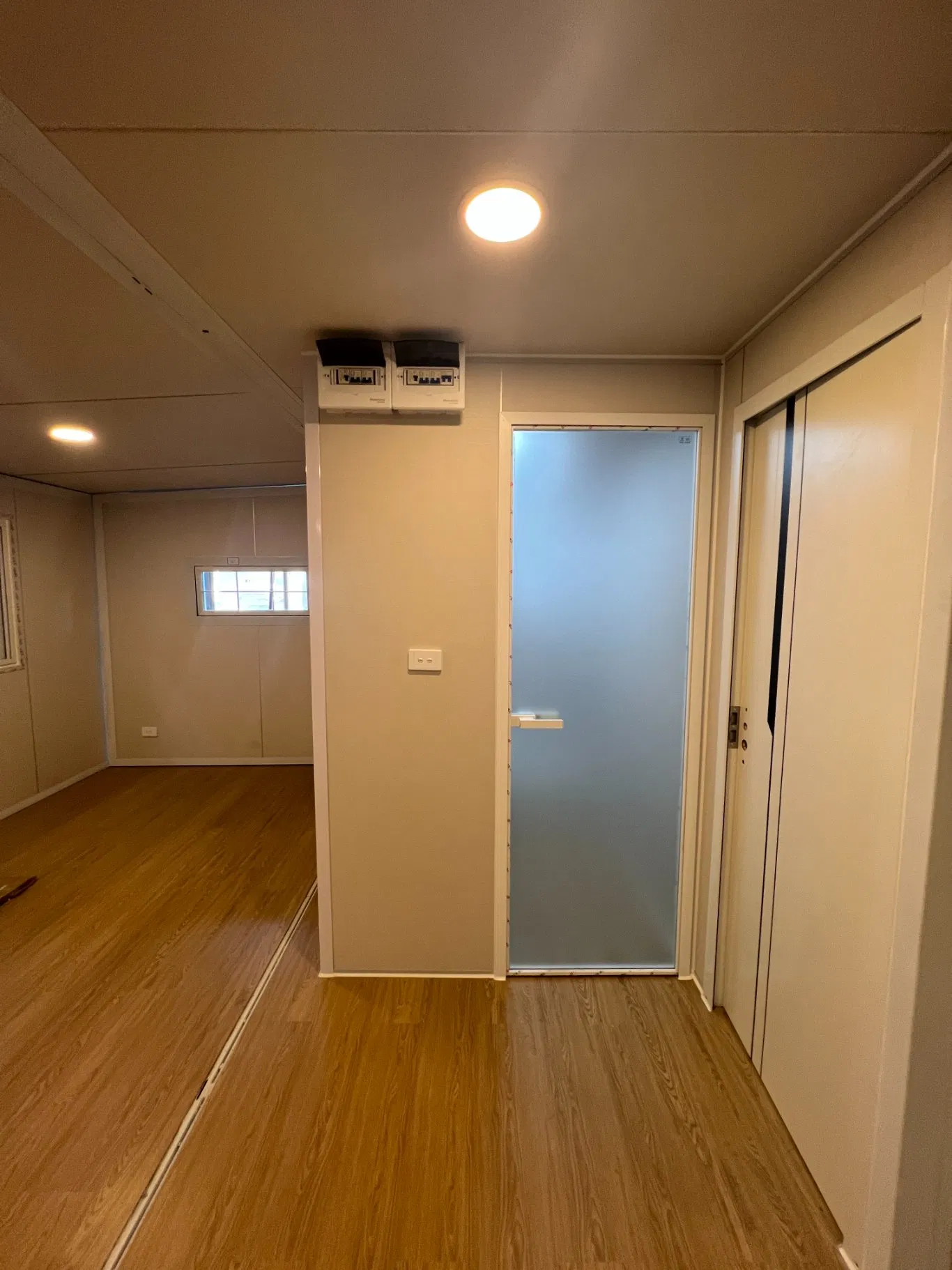 20FT Mobile Expandable Container House with Integrated HVAC System, Fire-Retardant Panels and ISO Certified Structure for Disaster Relief