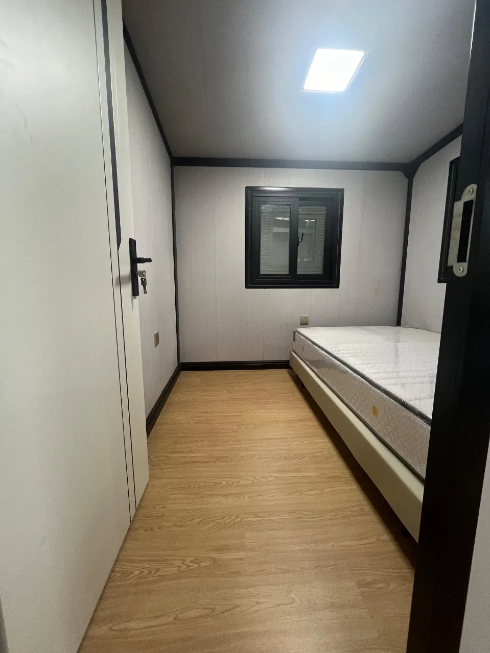 Double-Wing Expandable Container House (20FT/40FT) , Quick-Assembly Design, Waterproof/Fireproof EPS Insulation