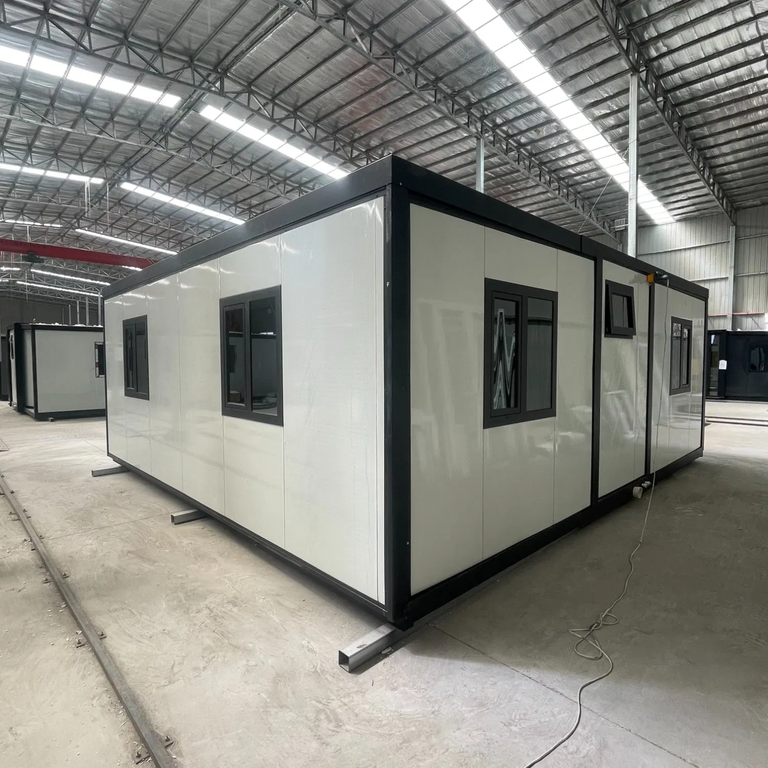 20FT 30FT 40FT Airbnb-Ready Double-Wing Expandable Steel Structure Building Mobile Prefab Container House