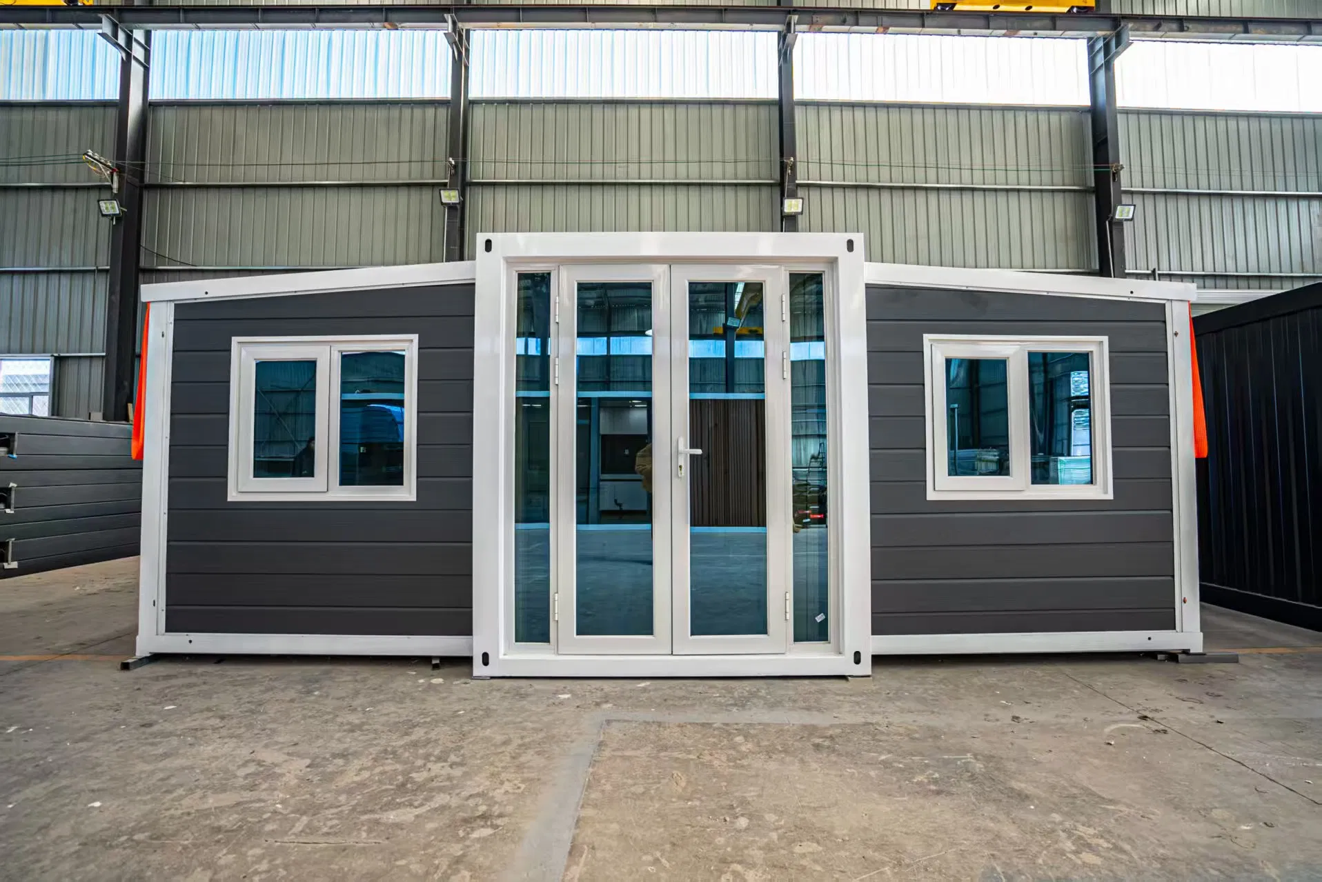 20FT Expandable Prefabricated Container House Double-Wing Modular Unit for Camp, Office &amp; Disaster Relief Container Home Prefab House Portable House