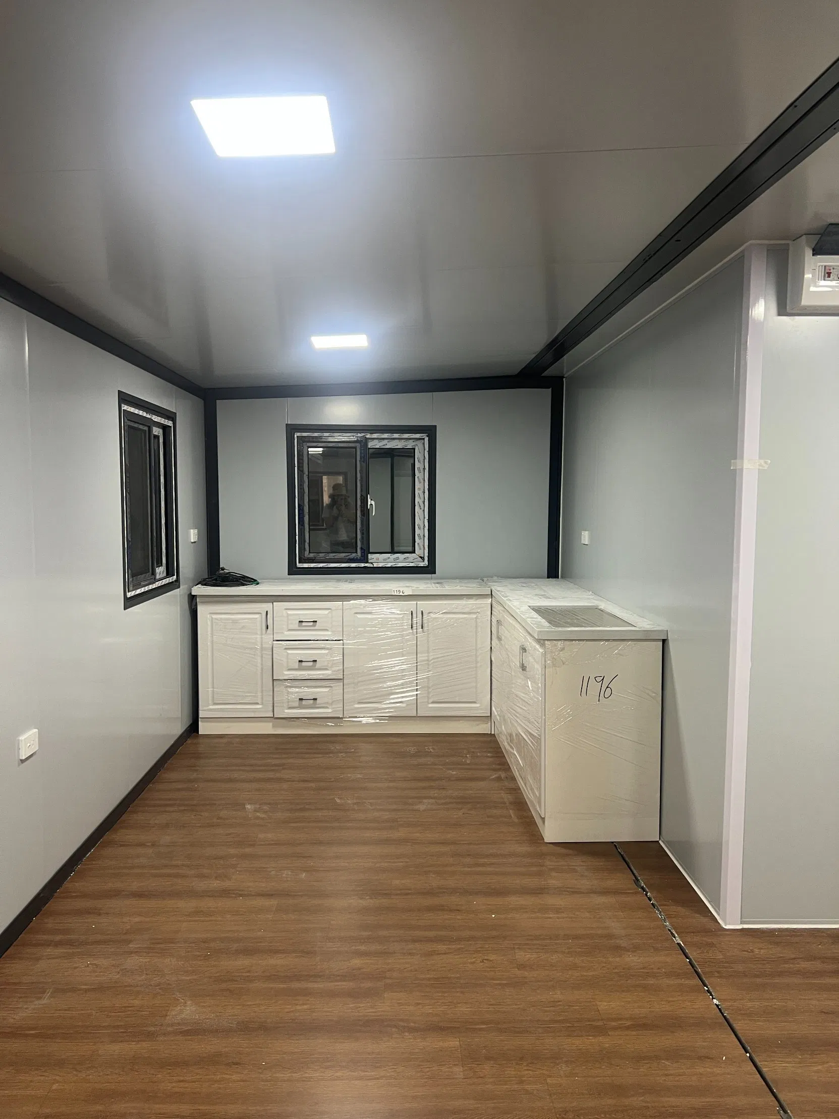 20FT Mobile Expandable Container House with Integrated HVAC System, Fire-Retardant Panels and ISO Certified Structure for Disaster Relief