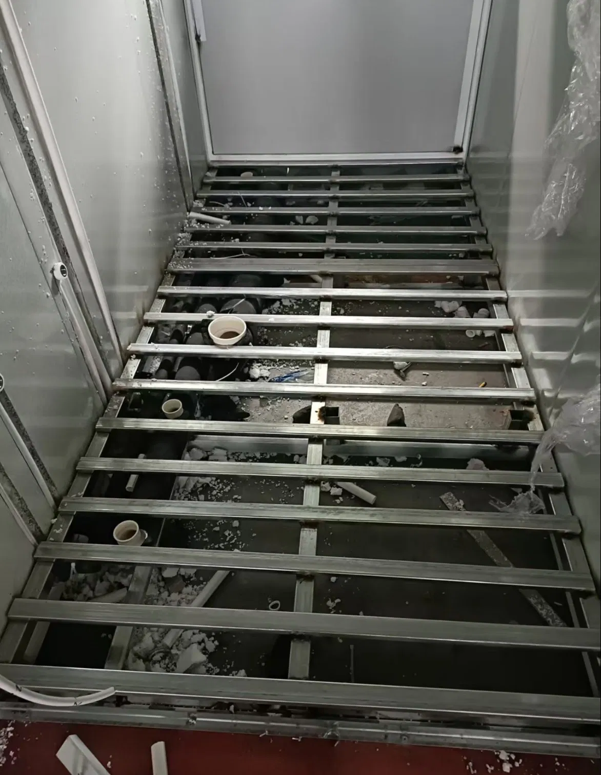 off-Grid Expandable Prefabricated Container Capsule House - Solar Powered Tiny House