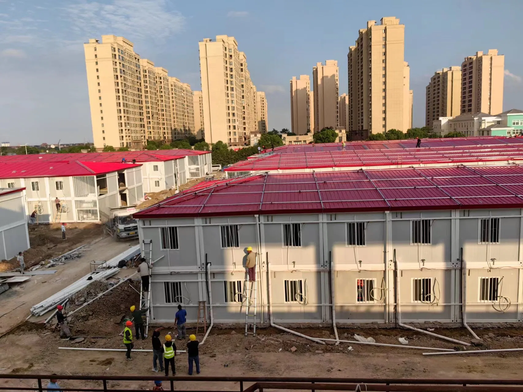 Detachable Prefabricated Steel Luxury Container House Villa Hotel 3 Bedroom Office Modular Cabin