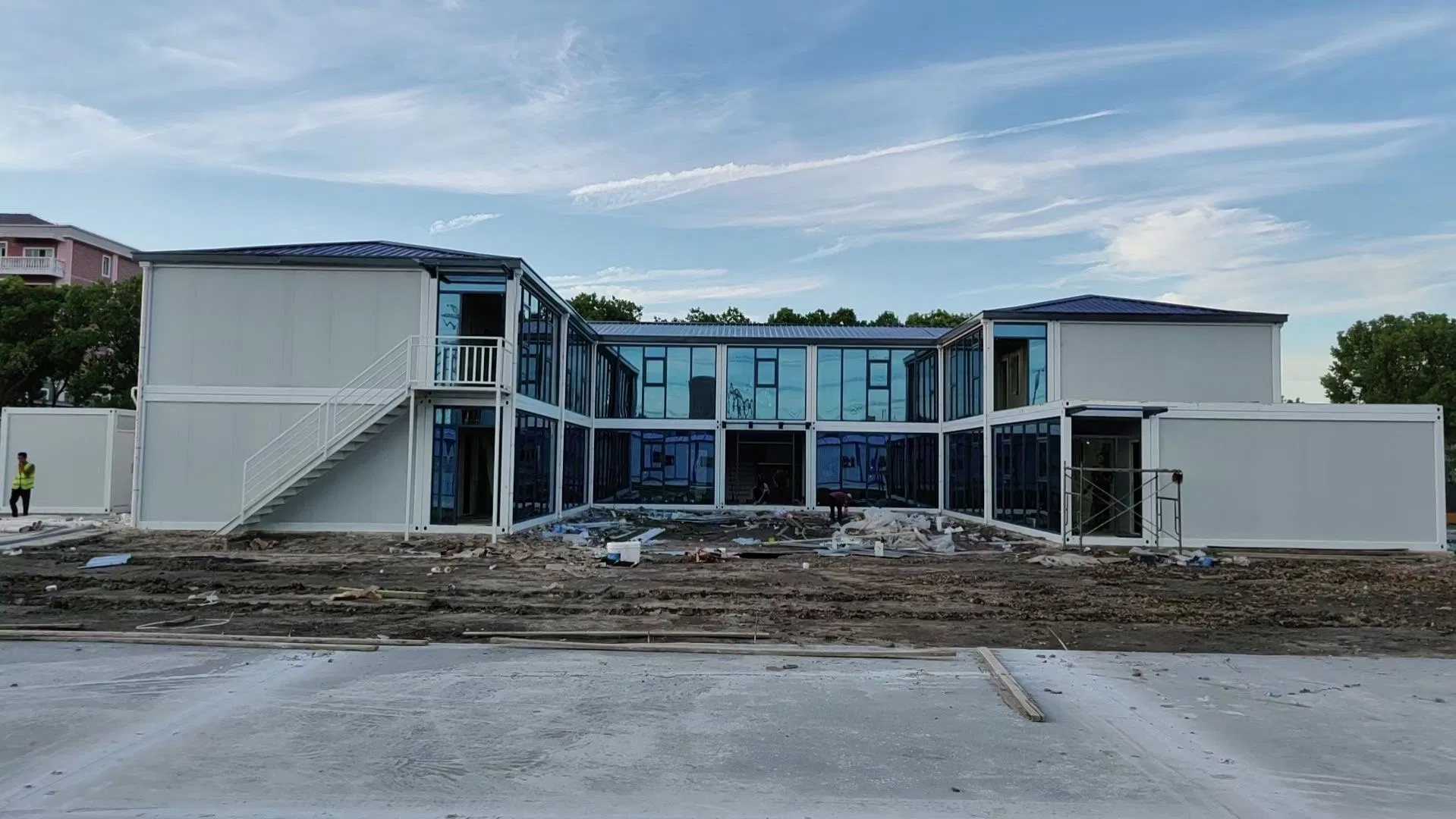 Detachable Prefabricated Steel Luxury Container House Villa Hotel 3 Bedroom Office Modular Cabin