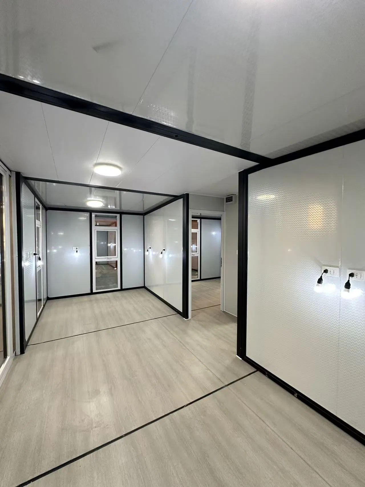 20FT Luxury Floor-to-Ceiling Long Window Double-Wing Expandable Container House