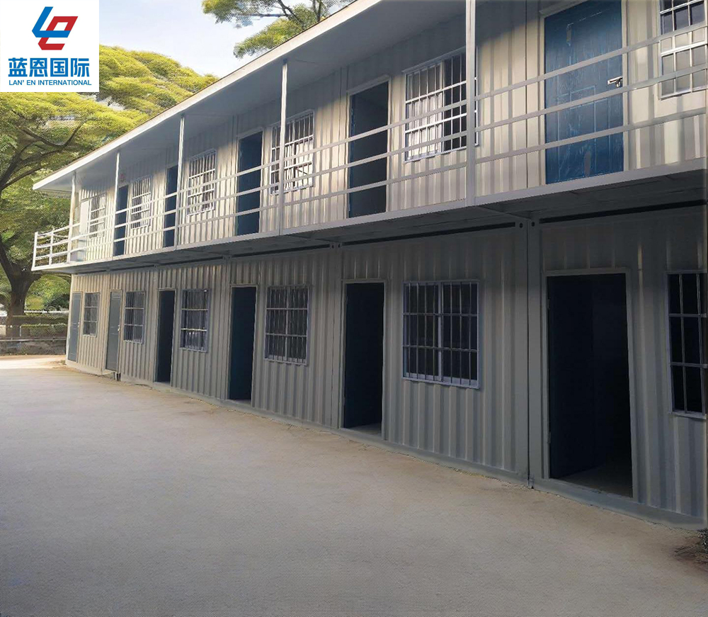 Expandable Folding Container House for Efficient Use of Space