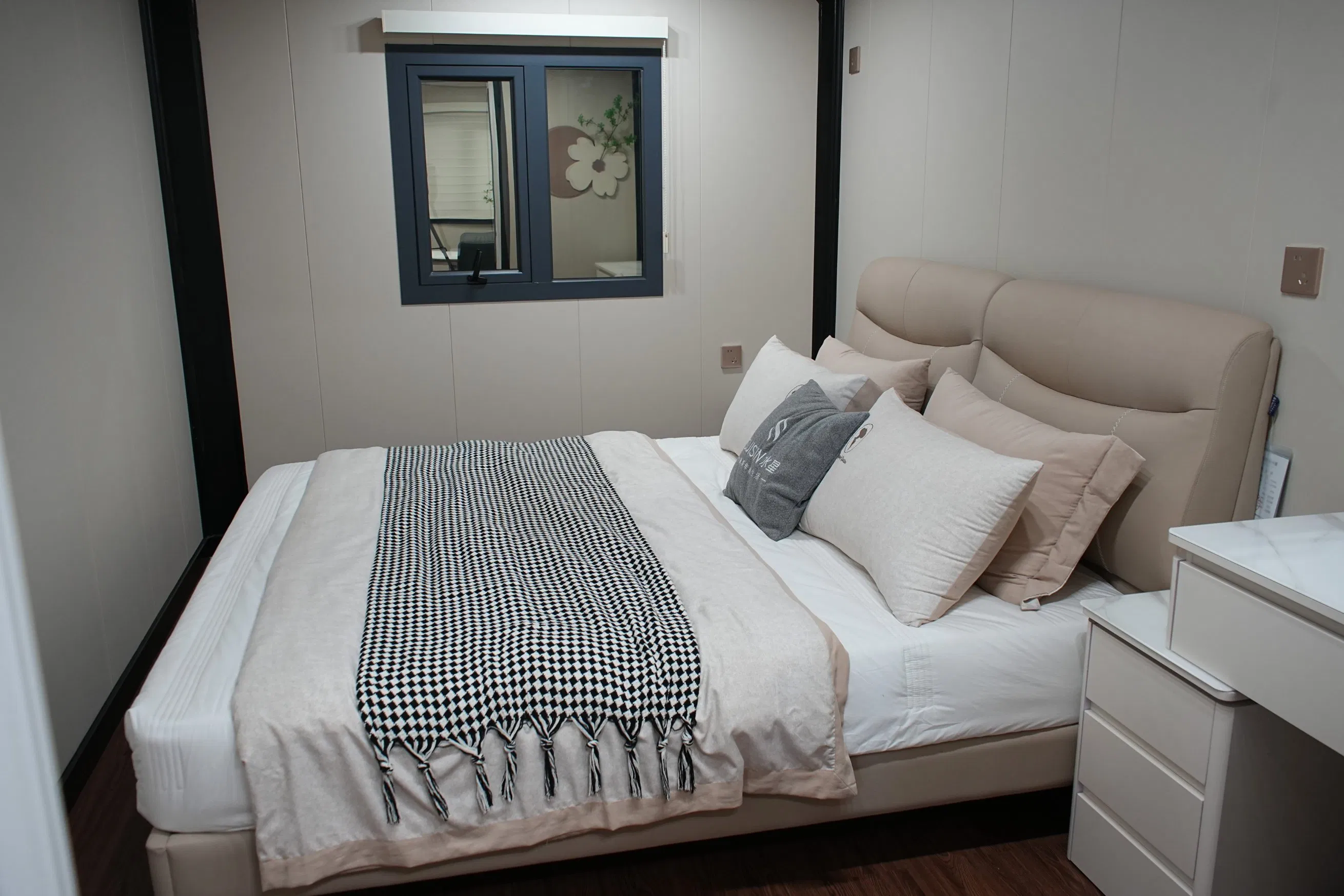 Modular Prefabricated Container House Living Tiny Homes Portable Expandable Container House Prefab Portable Expandable Flat Pack Modular Container