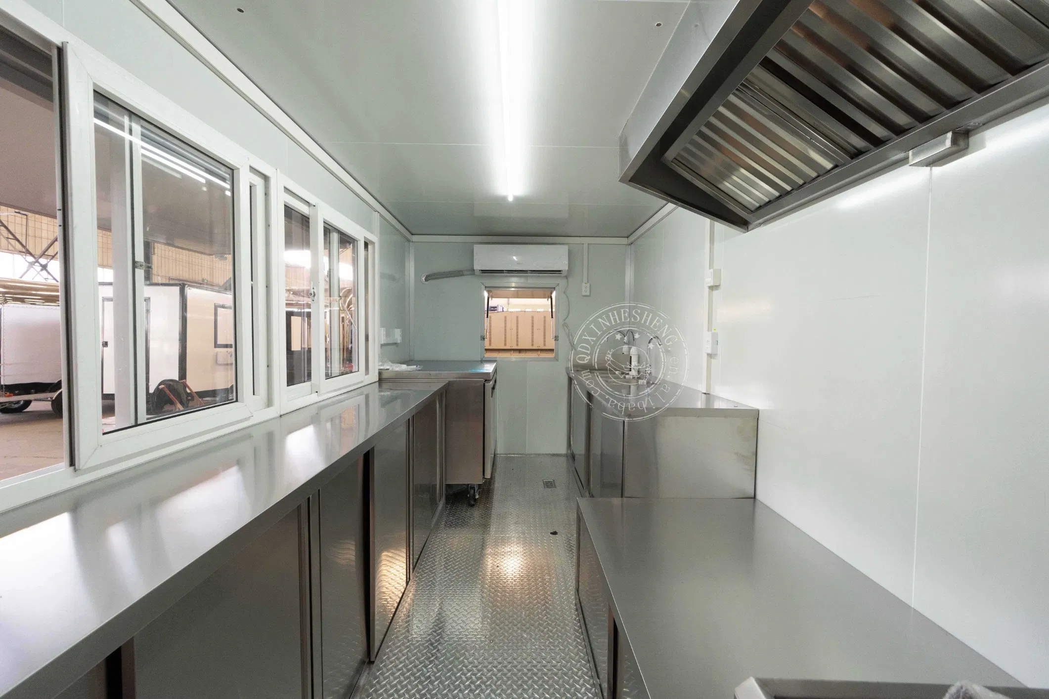 Customized Hot Dog Hamburger Pizza Fast Food Truck Food Trailer Juice Bar Car Hot Dog Cart with Grill Mobile Pizza Fast Food Cart with Full Kitchen for Sale