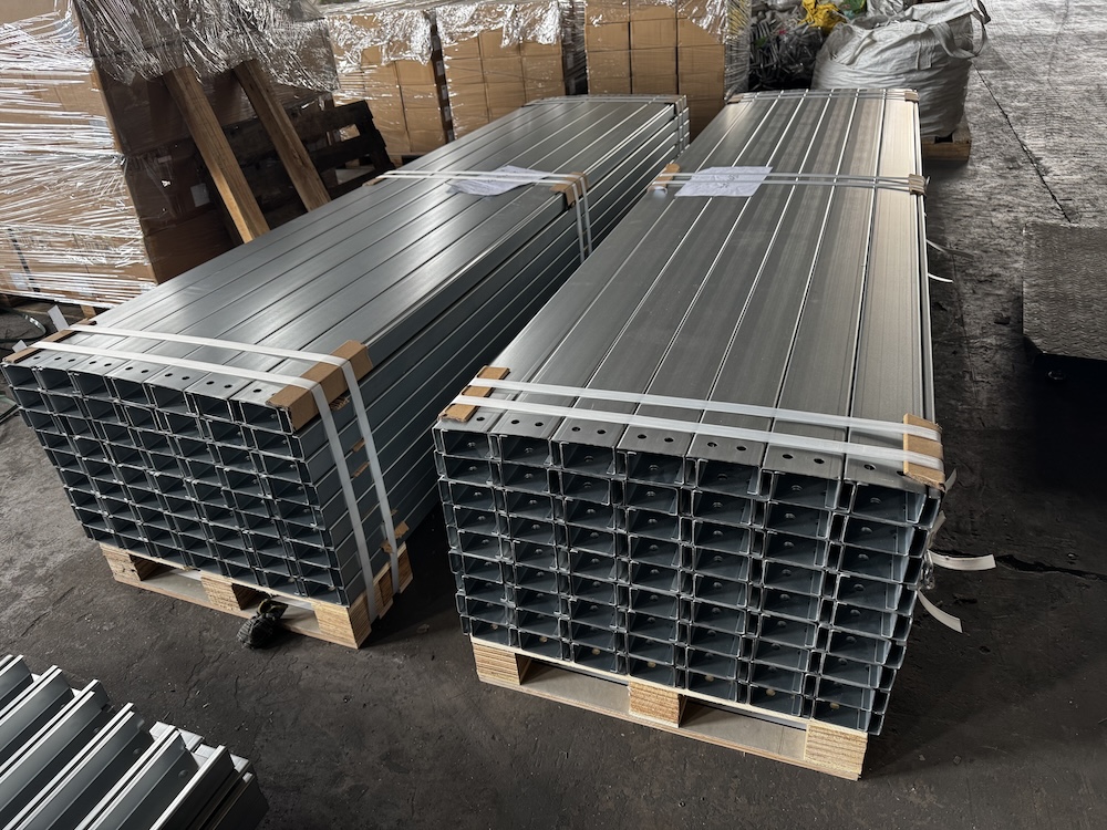 Ground Mount Solar Racking System Hot-Dip Galvanized Steel Structure 60m/s Wind Load 1.4kN/m Snow Load Framed/Frameless