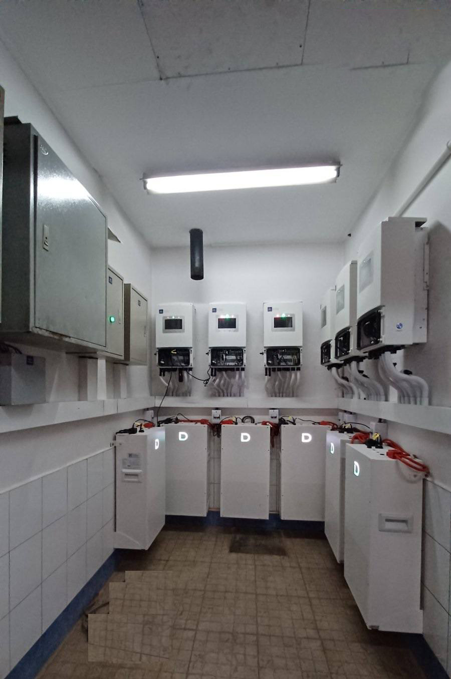 Dyness Powerbrick 15KWH 16KWH Lithium Battery Solar Storage 51.2v 280ah 314ah Lifepo4 8000 Cycle 10 Years Warranty Wall mounted