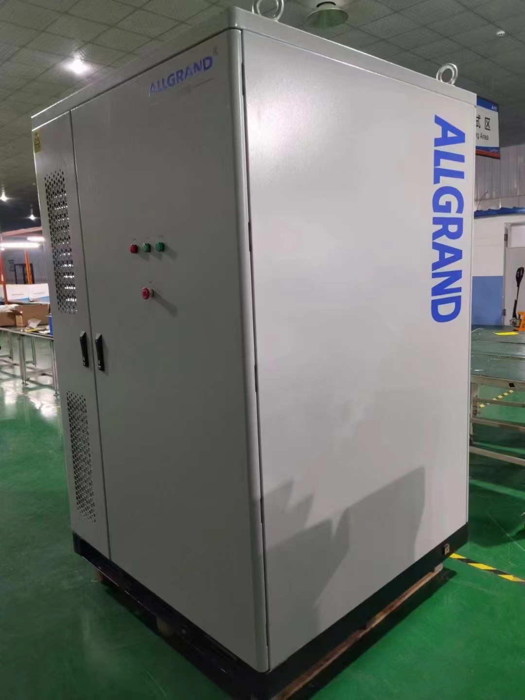 Off-Grid Hybrid 215kWh Liquid Cooled Commercial Energy Storage System IP55 for Peak Shaving,PV Self-consumption and Backup Power