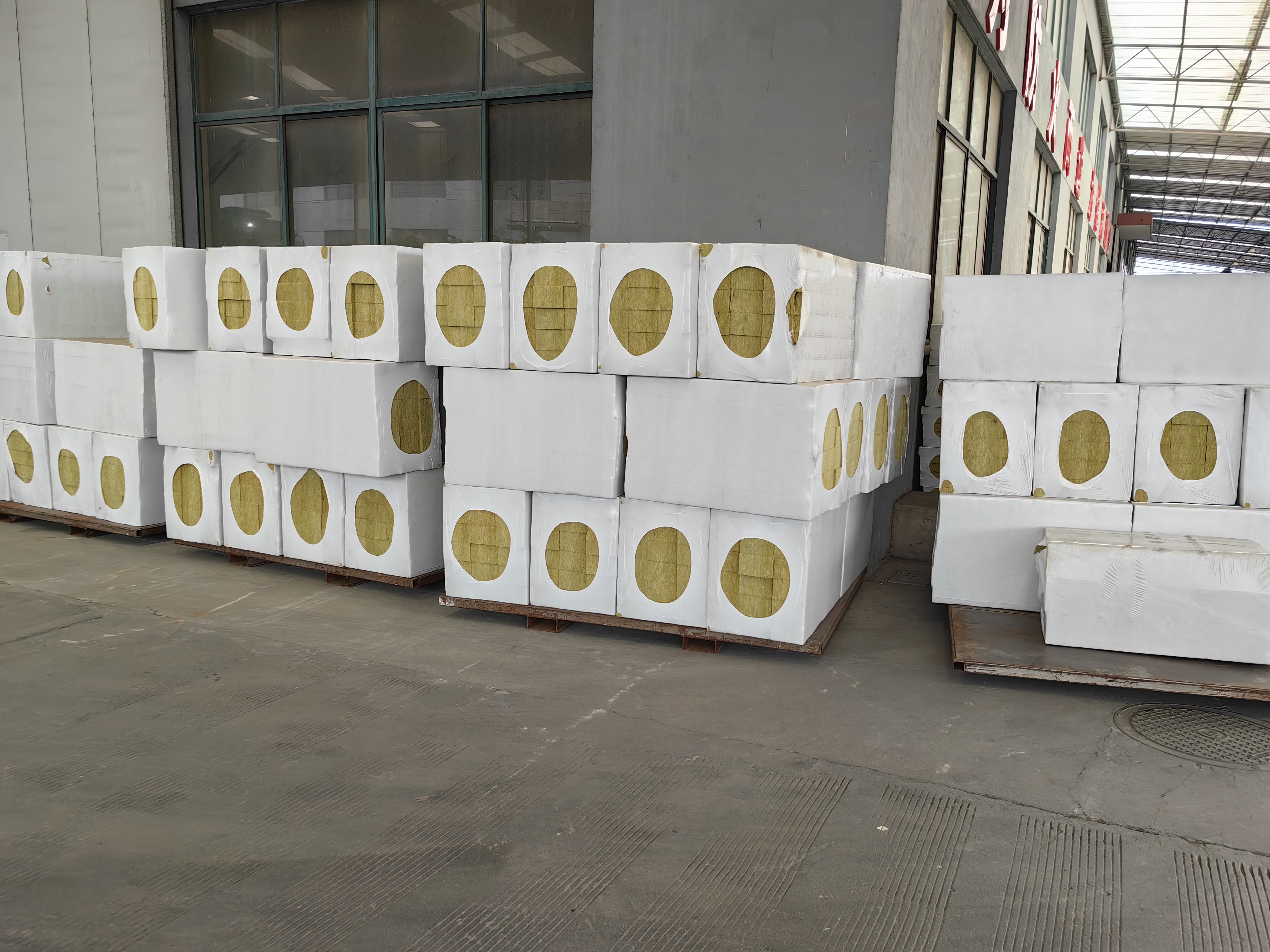 High Quality ISO Certified Sandwich Panels Rock Wool 50mm New Design Mineral Wool Board for Thermal Insulation