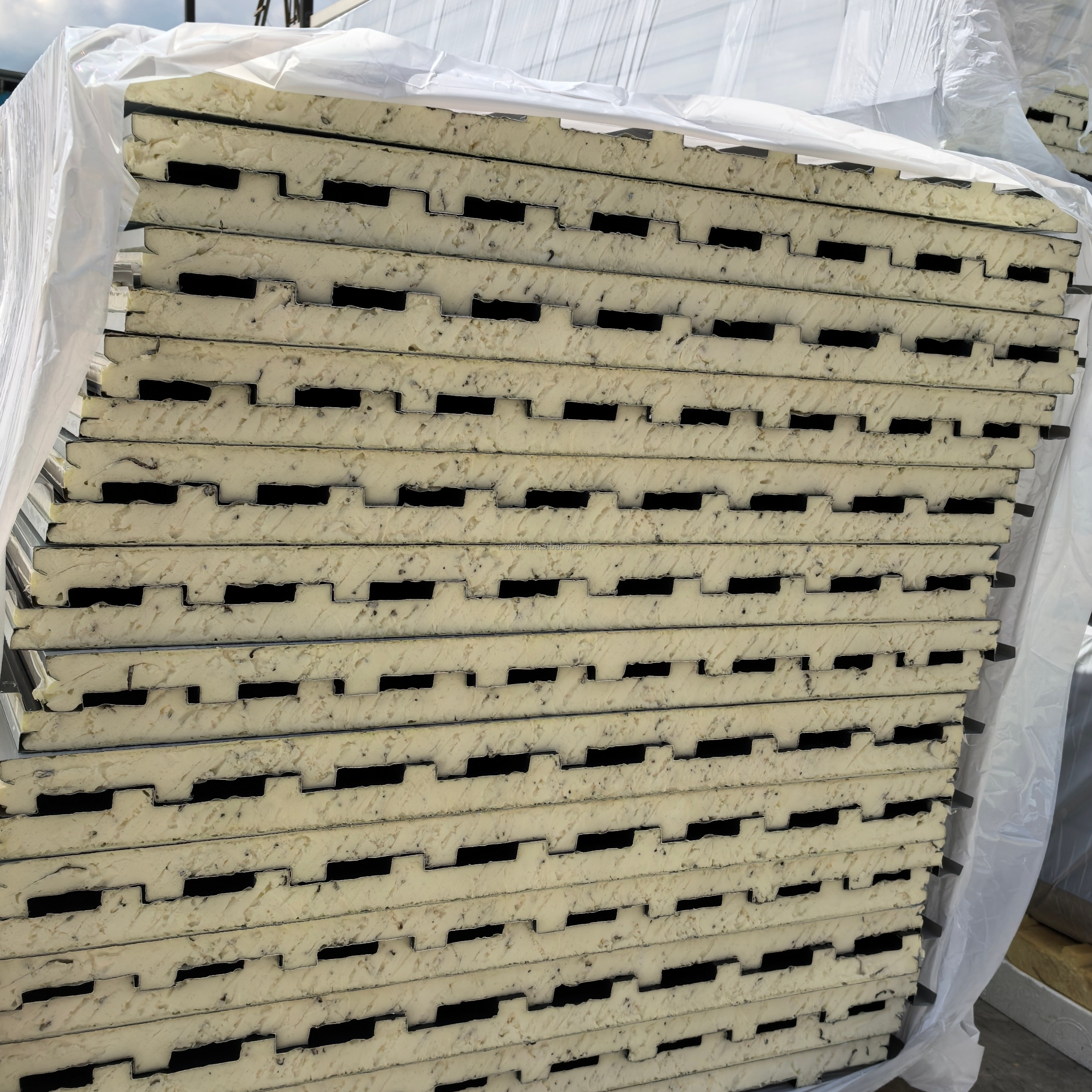 Customized Width PU Insulated Sandwich Panel Polyurethane Composite Panel PU Sandwich Plate for Unique Project Sizes