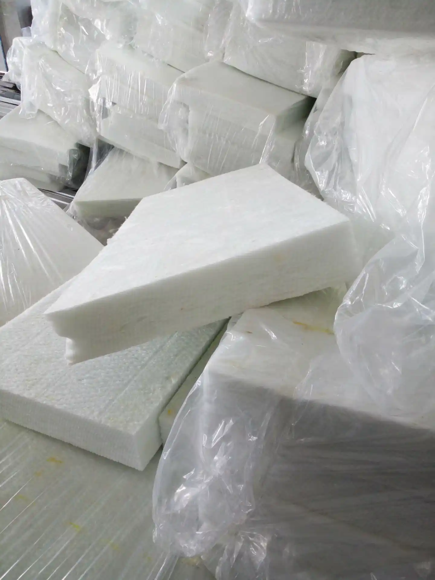 Fireproof Thermal Insulation Glass Wool Board High Density Soundproof Acoustic Fiberglass Panel with Aluminum Foil for Roof