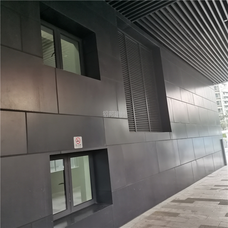 Aluminium Solid Panel Facade Cladding Modern Hotel Hospital Use Seamless Installation Wind Resistant Fireproof 1.5 2.0 2.5 3.0mm