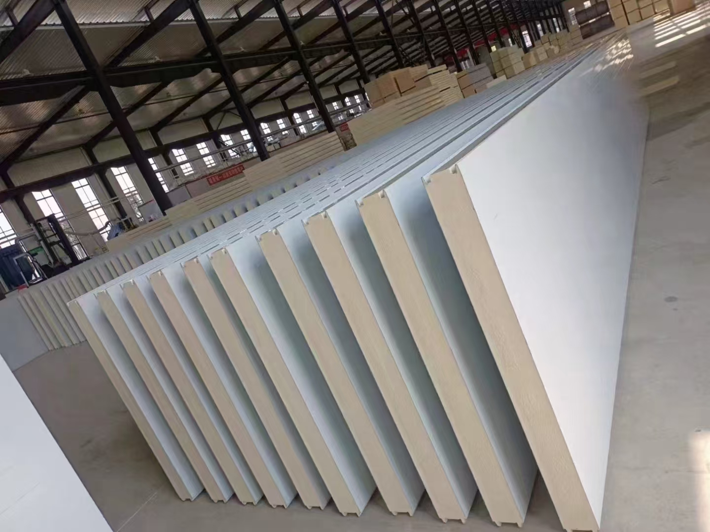 Machine-Made PIR/PUR Insulated Sandwich Panel with Metal Facing Fire Resistant B2/B1 1 Year Warranty for Cold Room Roof