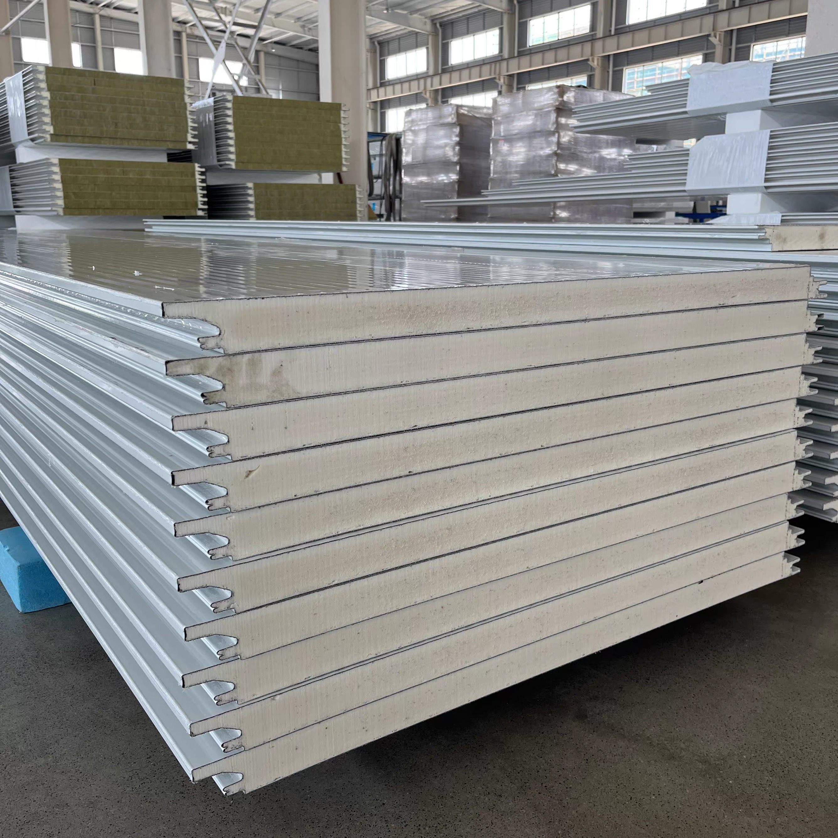 Modern 150mm Decorative Pu Sandwich Panel Apartment House Roof Price Sandwich Panels