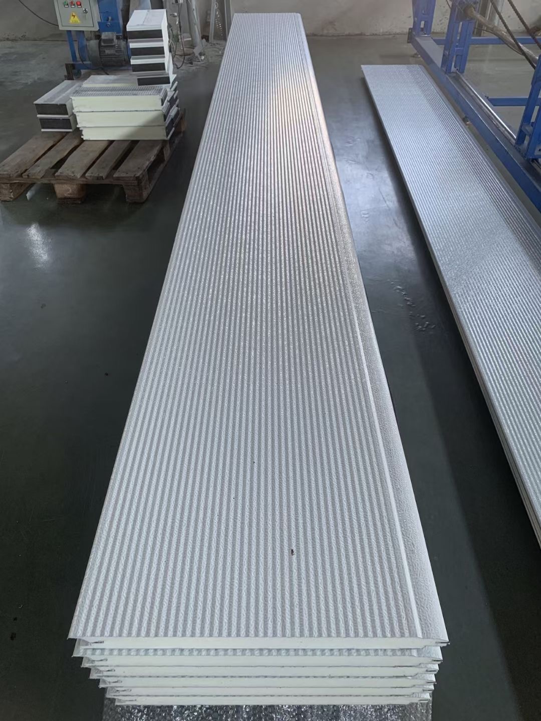 Modern Design PU Foam Sandwich Panel Cheap Polyurethane Panel for Overhead Sectional Door