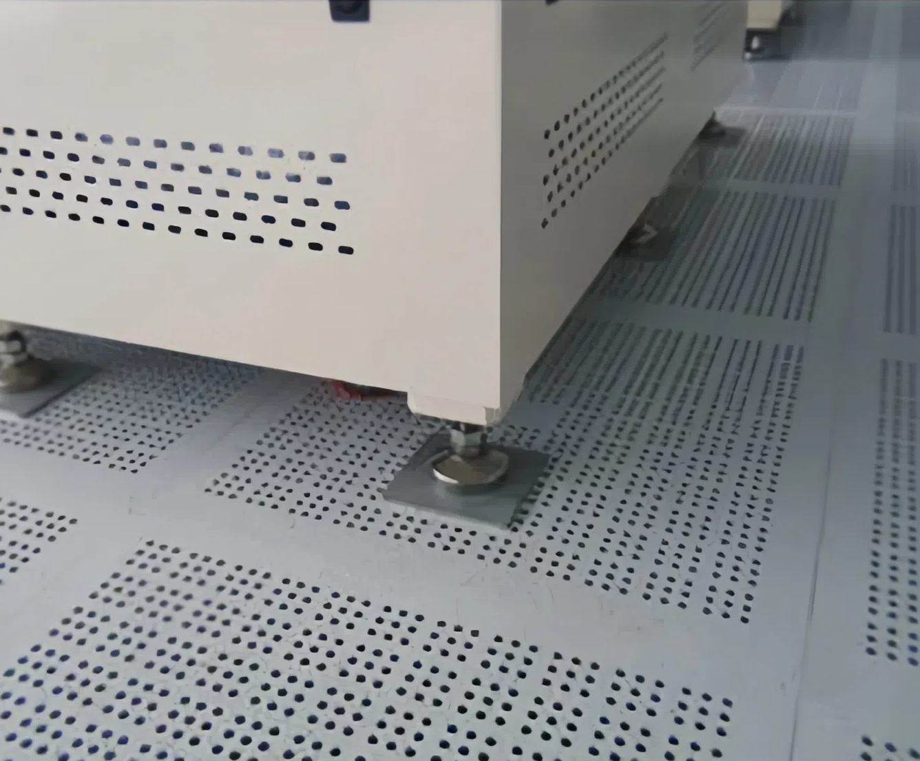 Raised Floor Feature 4