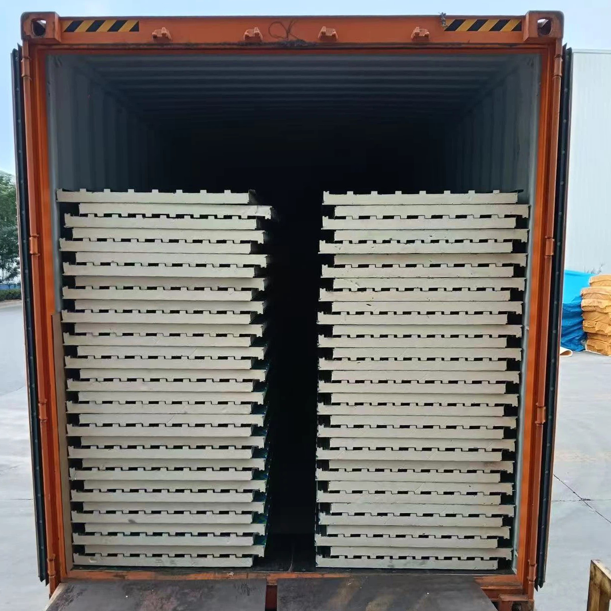 GUANGQIA Waterproof Heat Insulation Aluminum Roof Panel Custom Easy Install Aluminum Sandwich Panels for Roofing