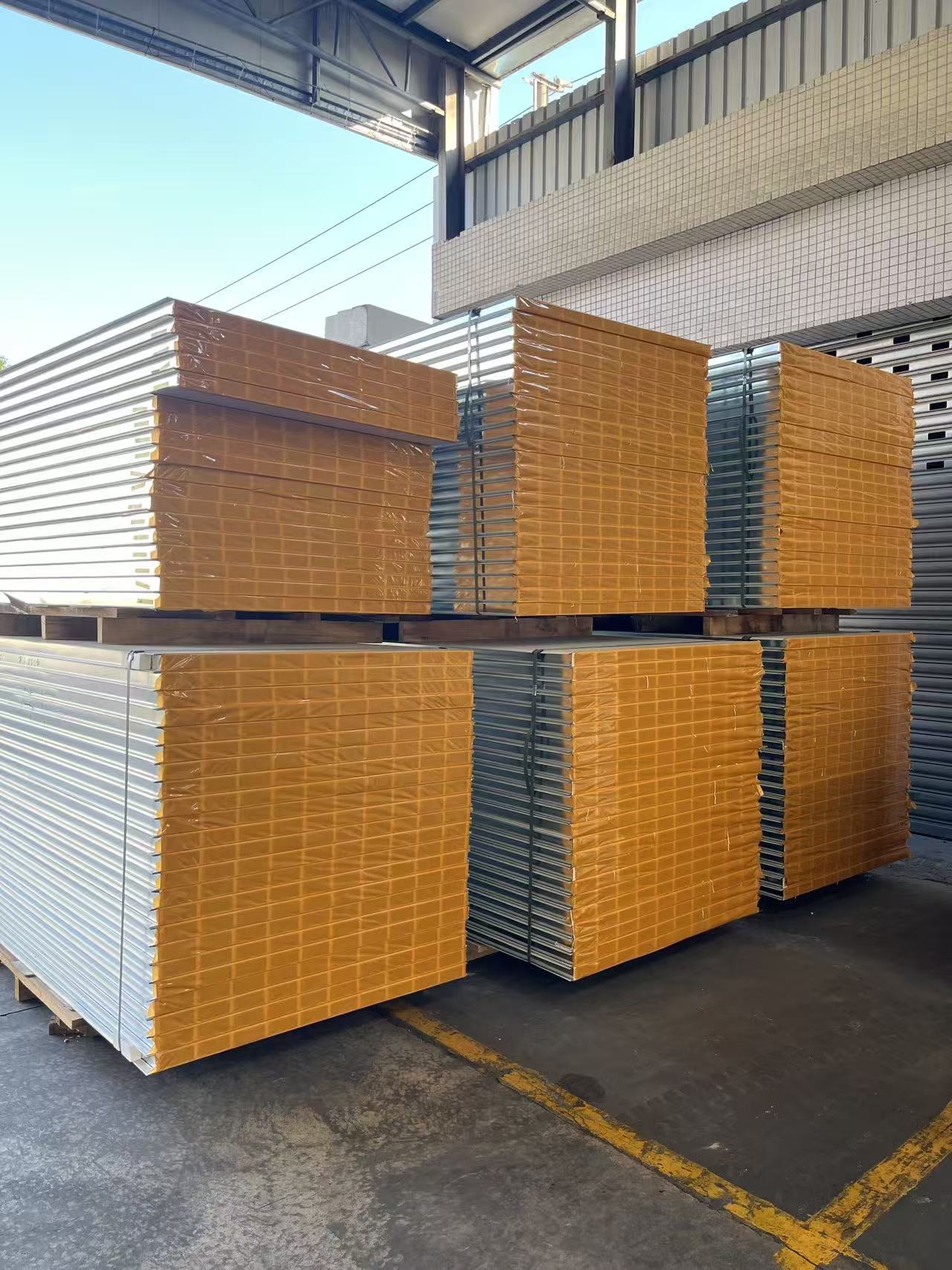Factory Direct Sales of Hot-selling Modern Fireproof EPS Foam Sandwich Wall Panels Suitable for Cleanrooms and Indoor Factories