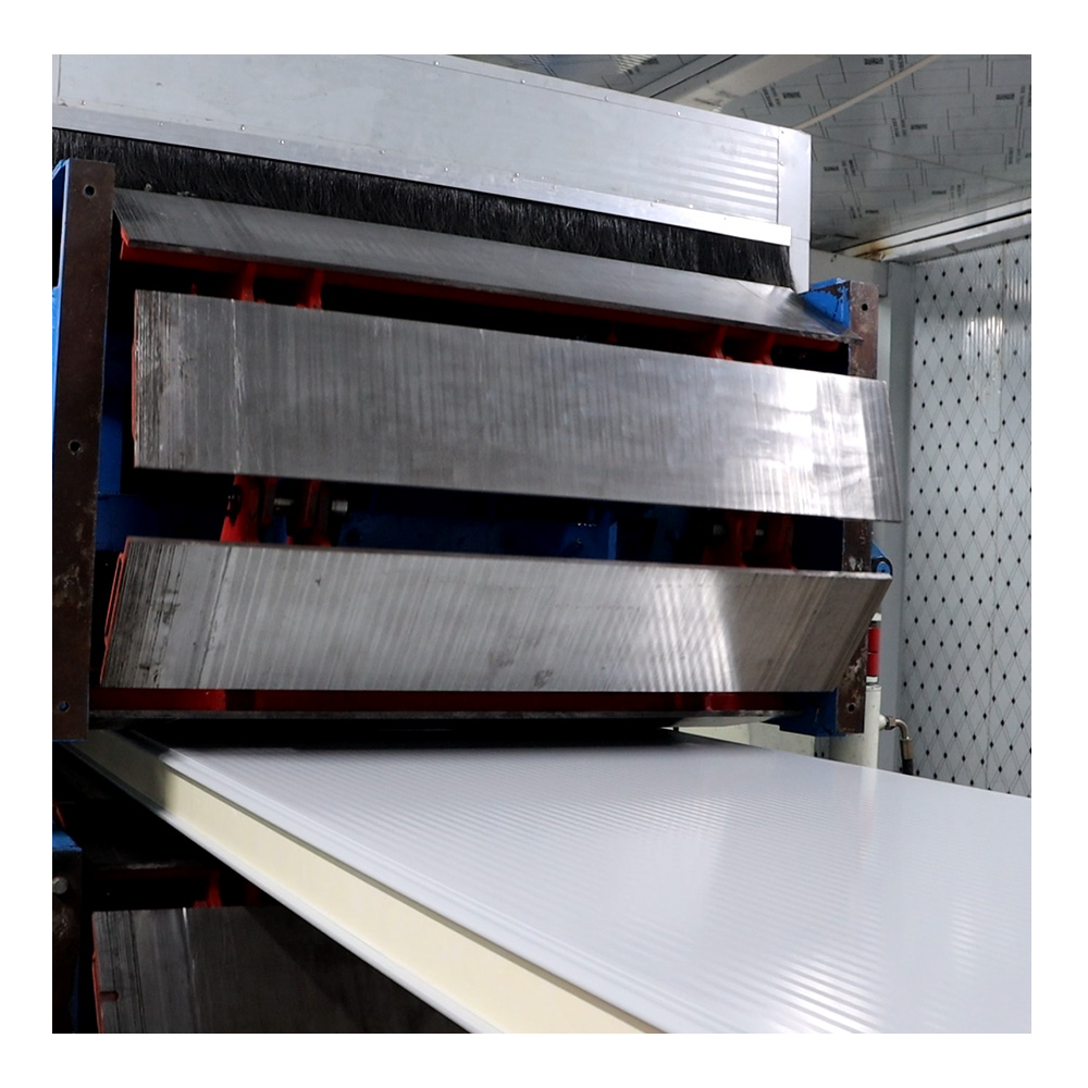 Modern Fireproof Sound-absorbing Eco-Friendly PU Sandwich Panel Steel Outdoor Warehouse Exterior Wall Roof Cold Room Workshop
