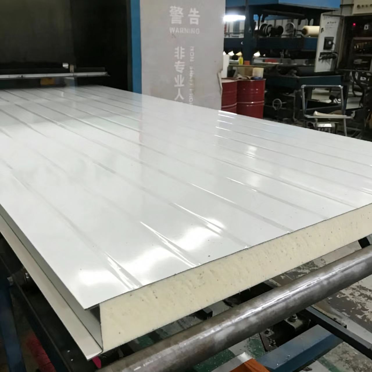 Eco-Friendly 50/75/100/150/200mm Thickness Fireproof Polyurethane Sandwich Board Panel for Warehouse Prefab House Industrial