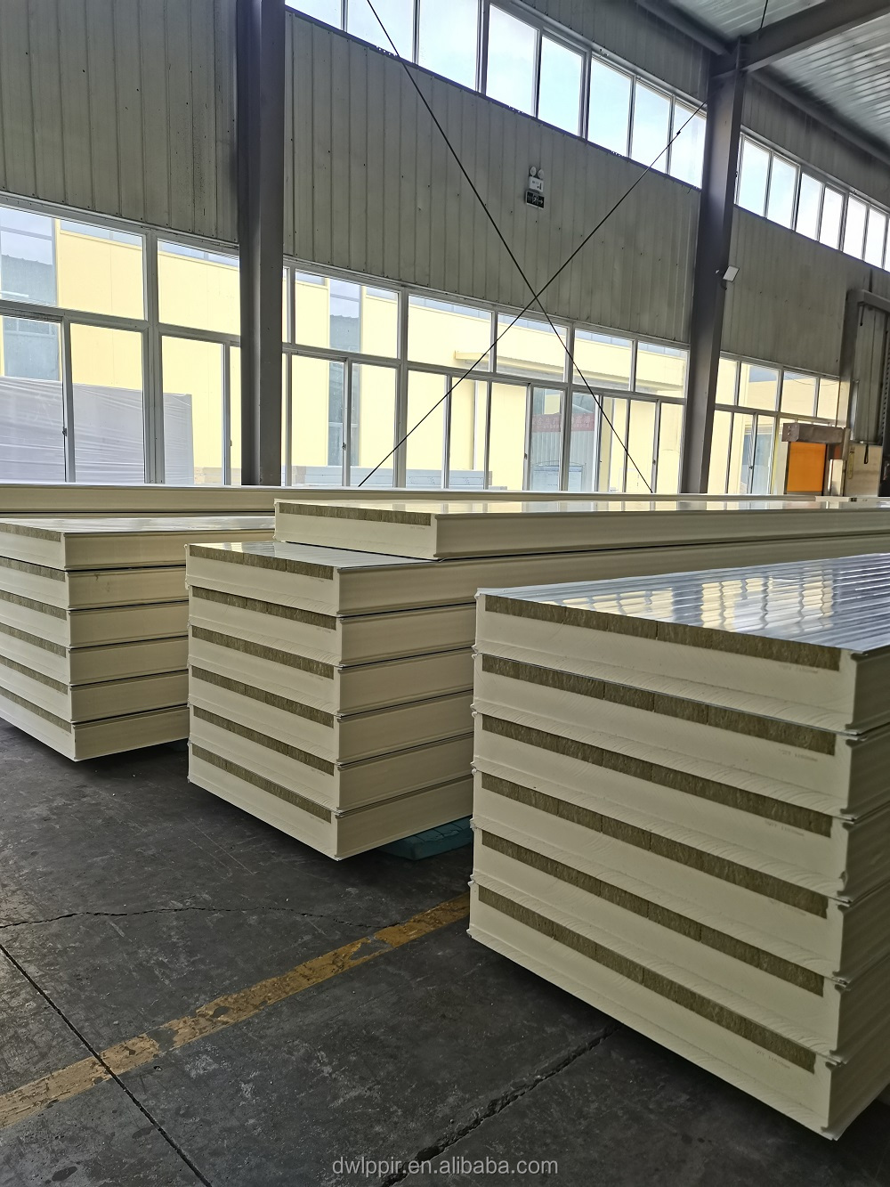 Polyurethane rockwool composite board