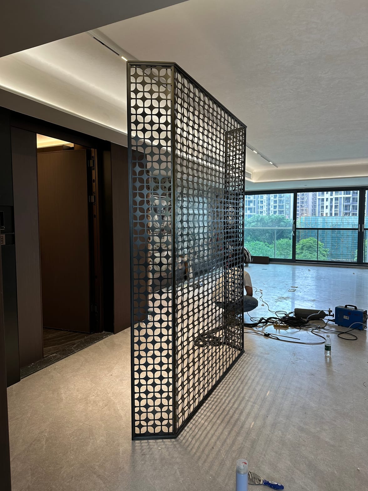 Modern Luxury Stainless Steel Laser Cut Room Divider Decorative Metal Partition Screen for Hotel Restaurant