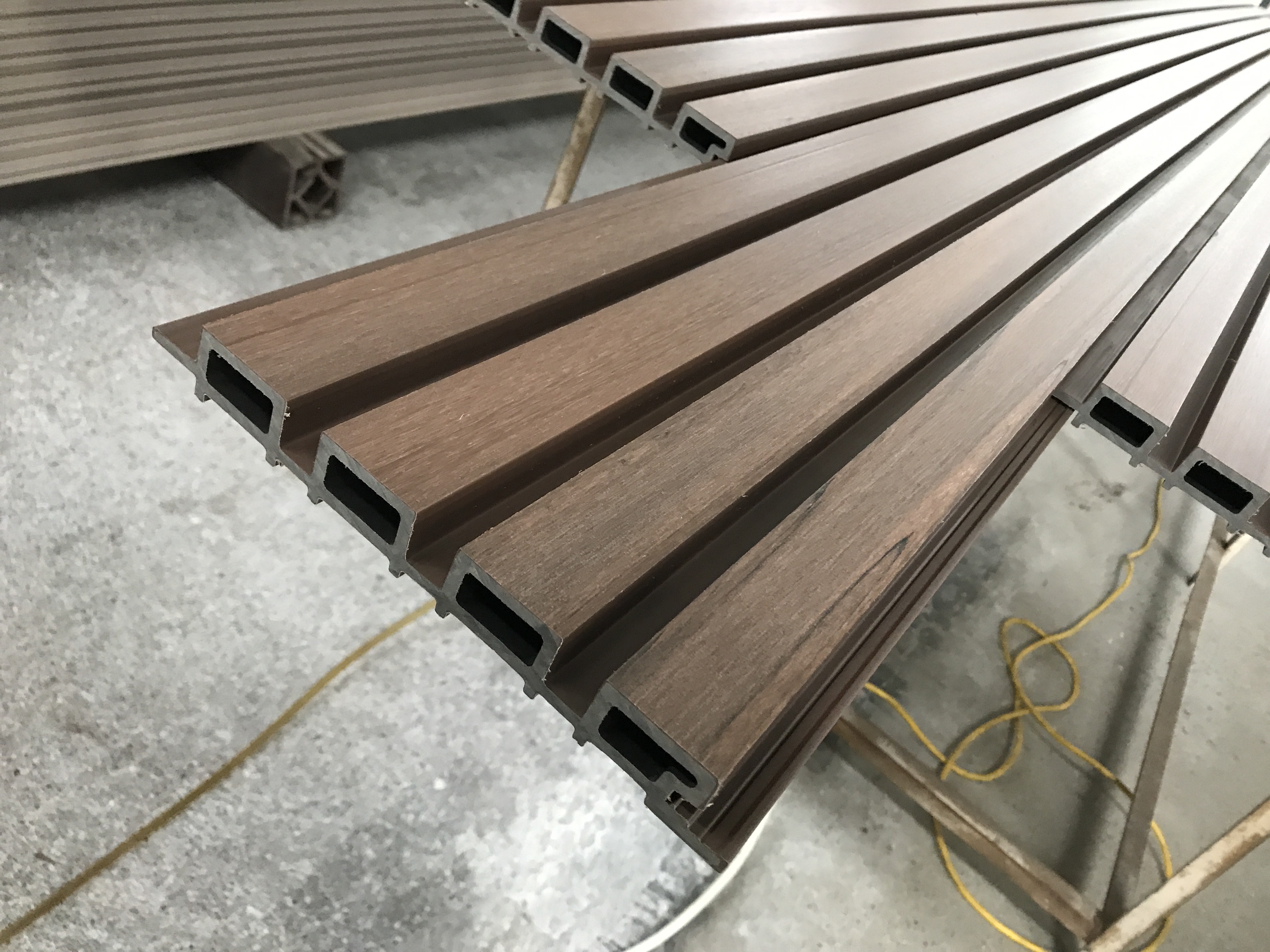 Wholesale Wood-Plastic Composite Exterior Building Materials Solid UV-Resistant WPC Wall Cladding Engineering Panels