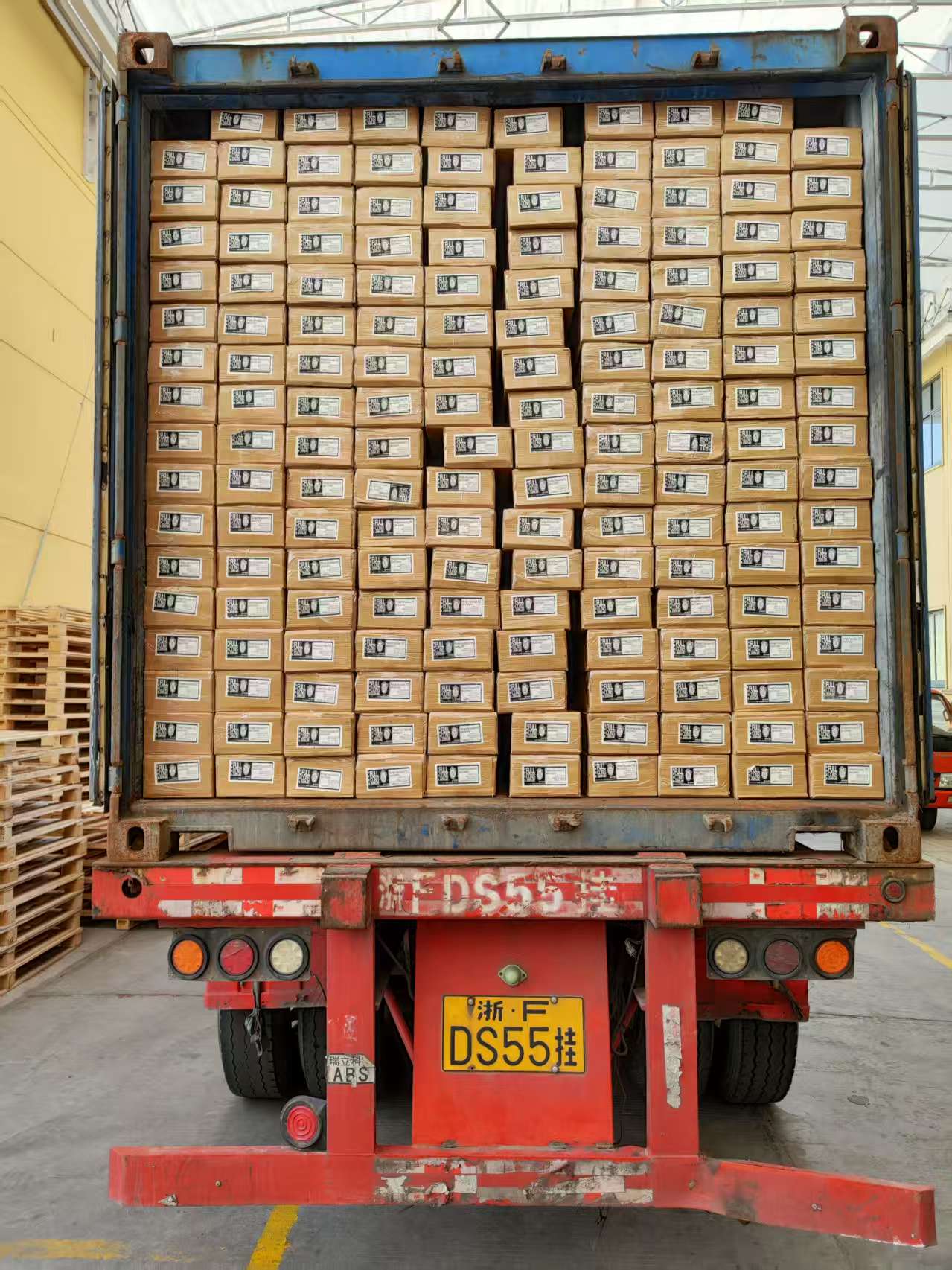 Loading Containers 2