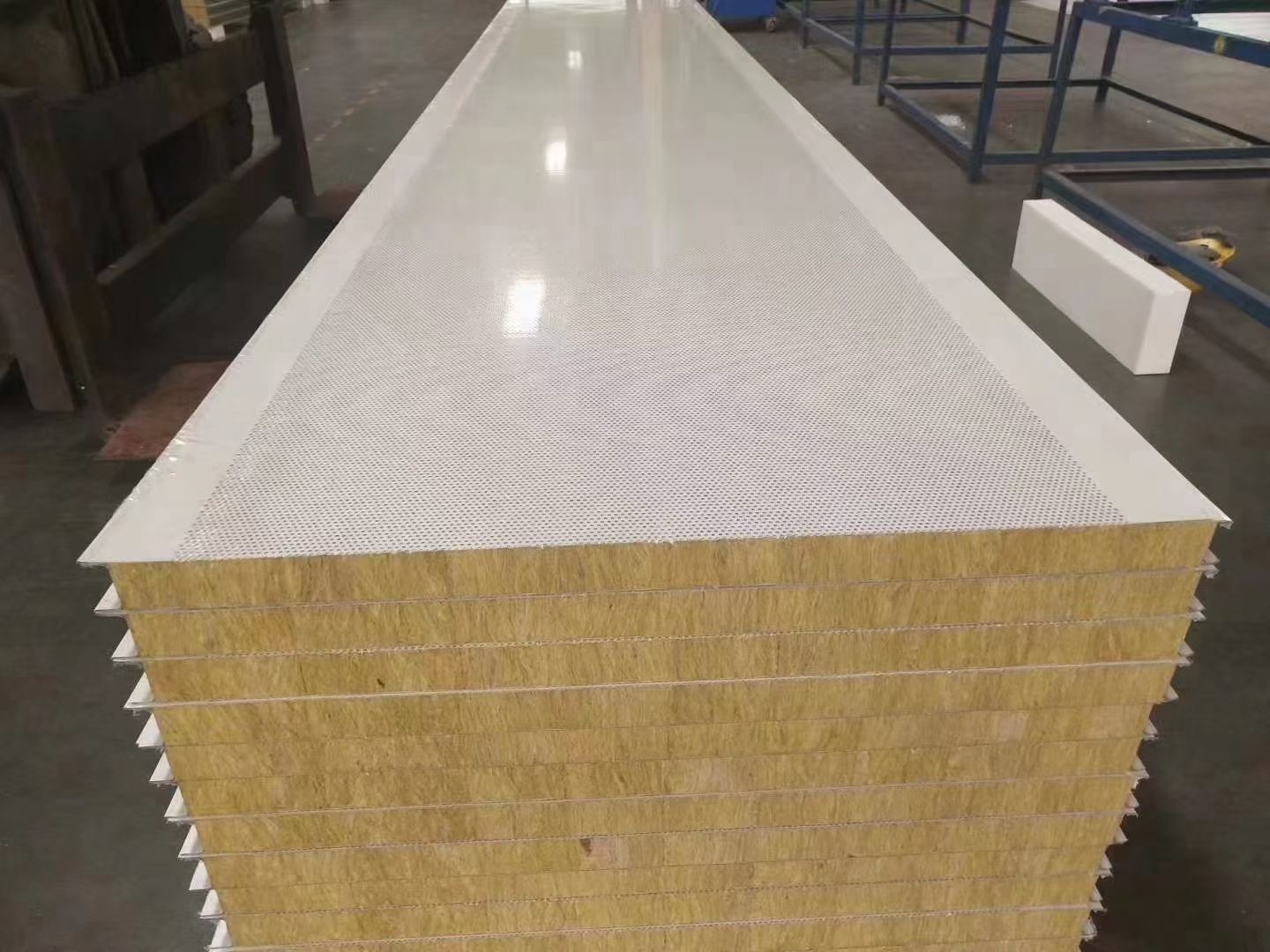 Source factory rock wool sandwich panels for insulation, soundproofing, heat preservation, and fire resistance