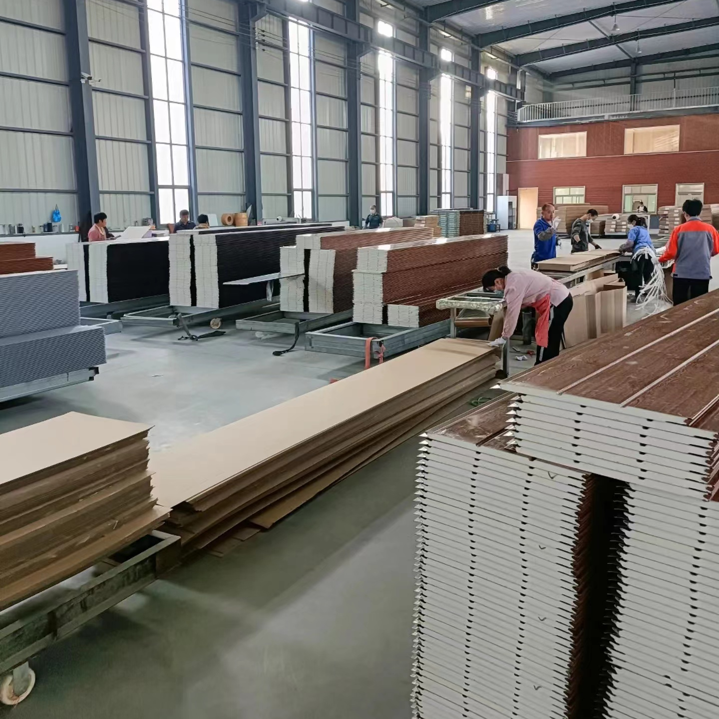 Fireproof Rock Wool Sandwich Panel For Exterior Wall Cladding 16mm Insulated Metal Siding Board For Prefabricated Buildings