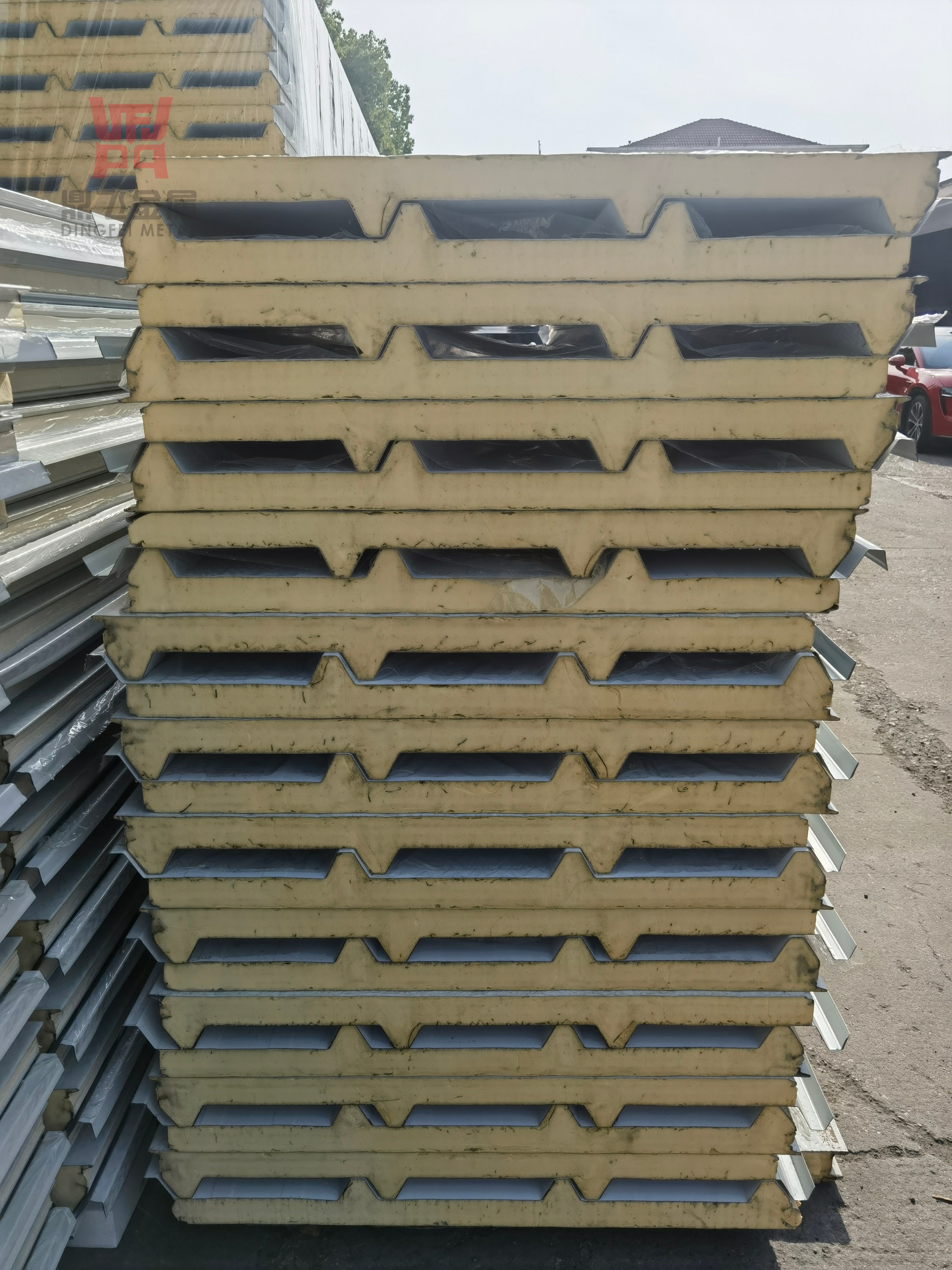 Custom Thickness PU Polyurethane Sandwich Panel Energy Saving Wall &amp; Roof Panel for Prefab Commercial Building