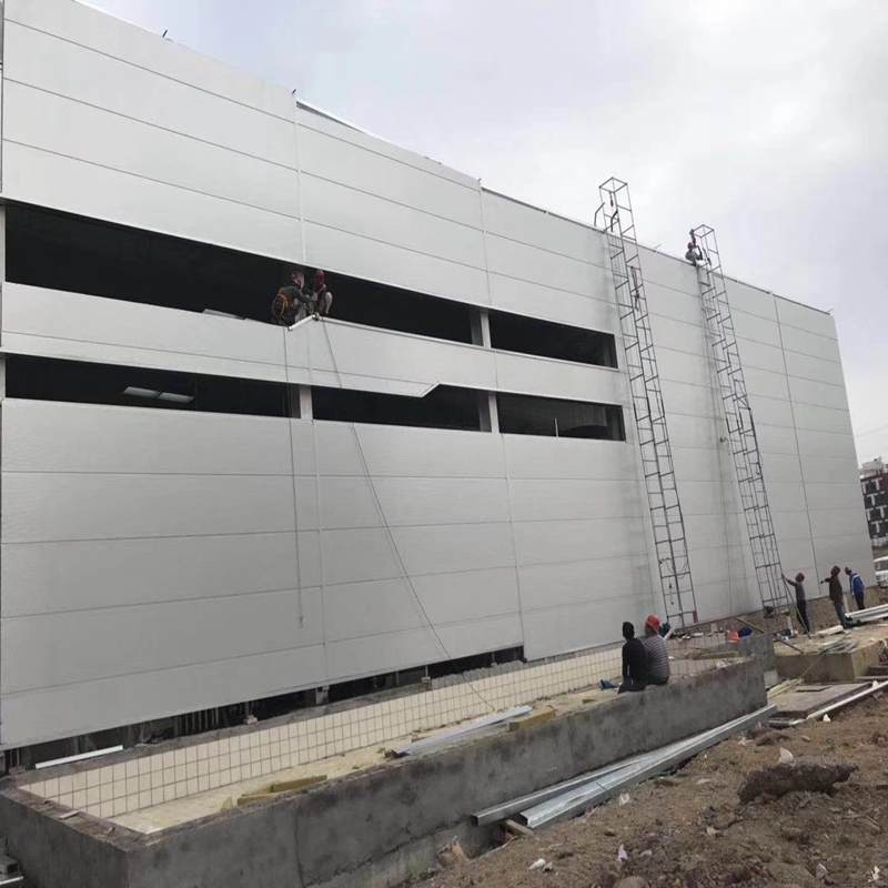 Polyurethane wall panel links with ground