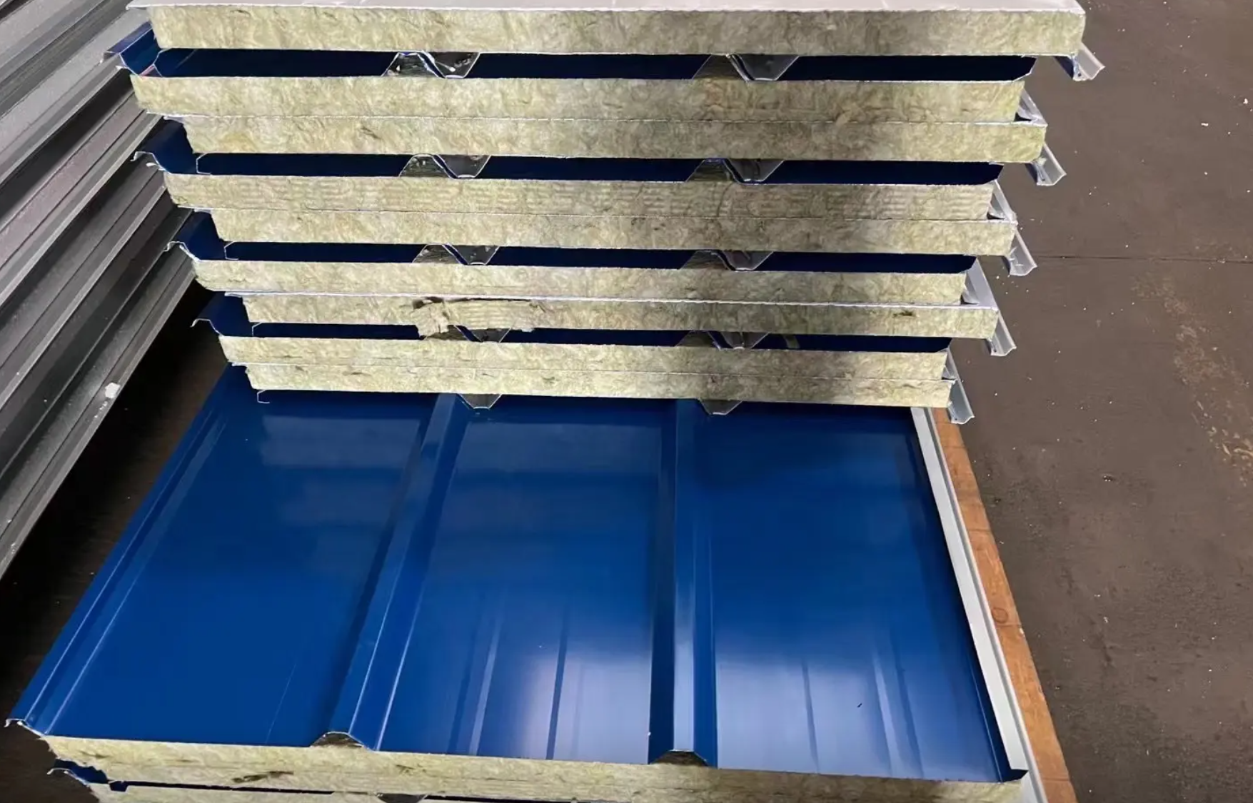 Fireproof Rock Wool Sandwich Roof Panel, Color Steel Insulated Roof Sheet for Warehouse Factory Construction